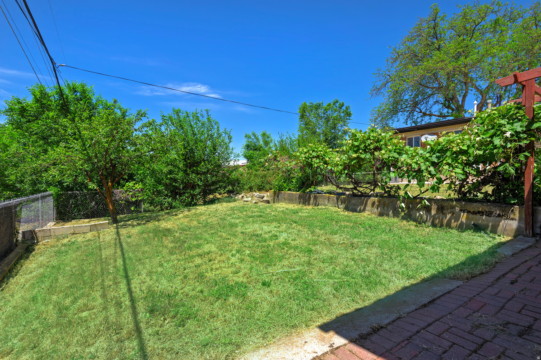 main property photo 33