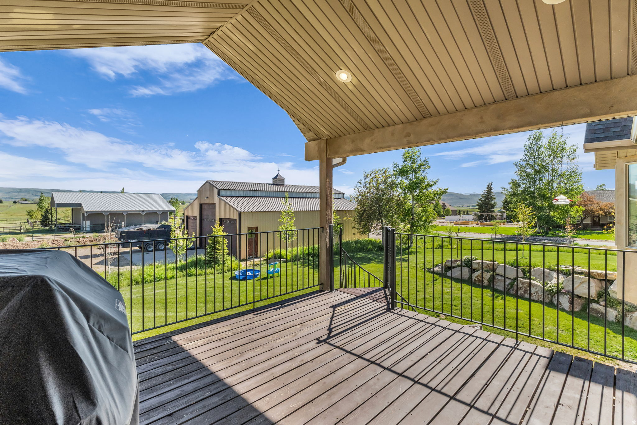 main property photo 40