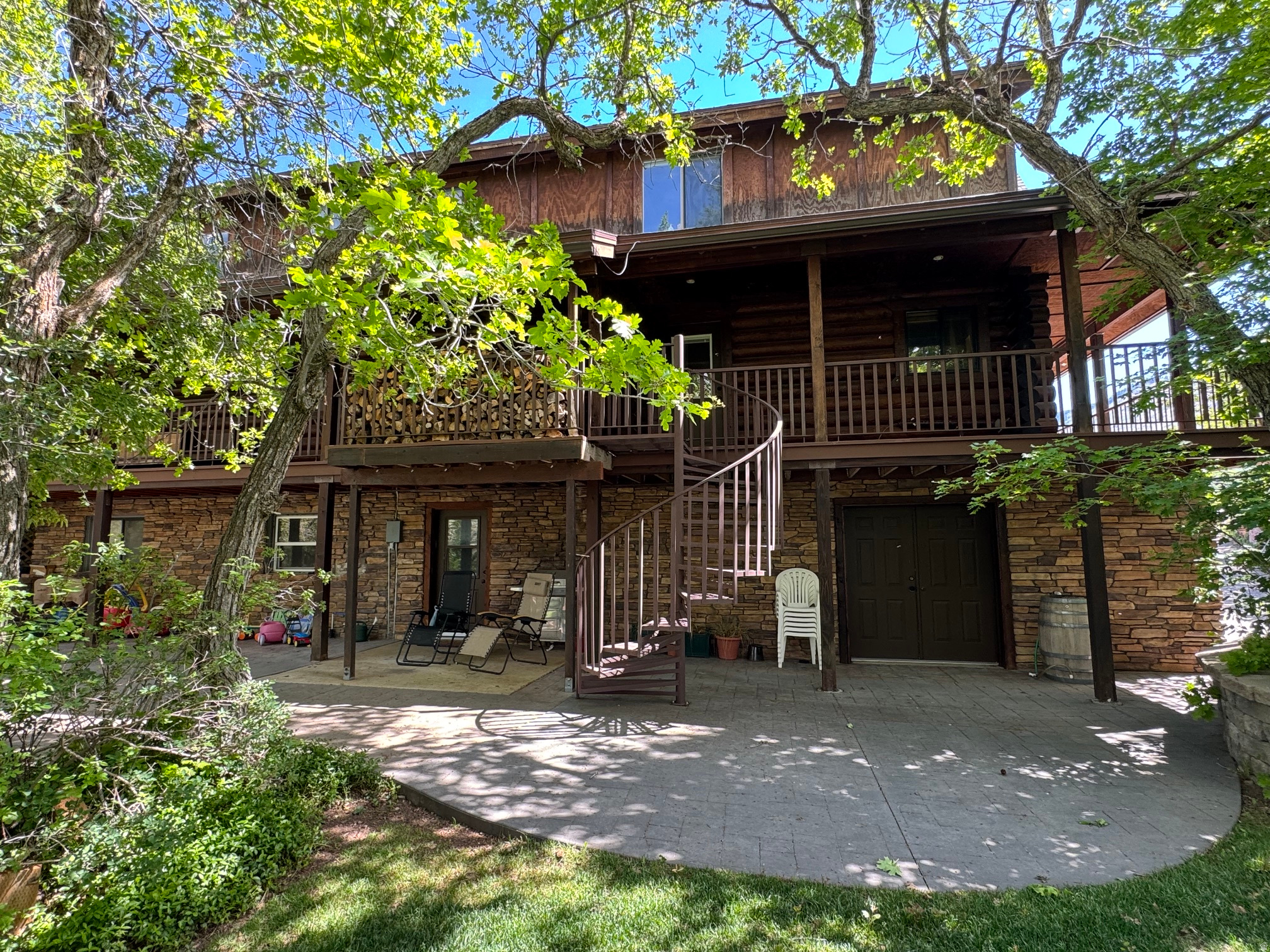 main property photo 28