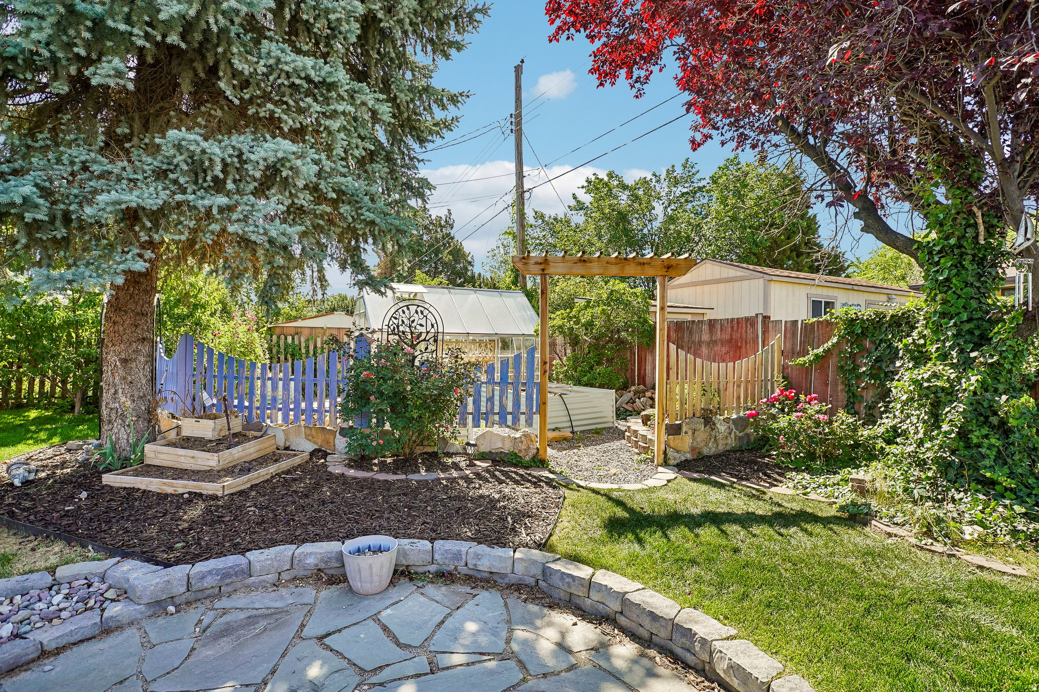 main property photo 28
