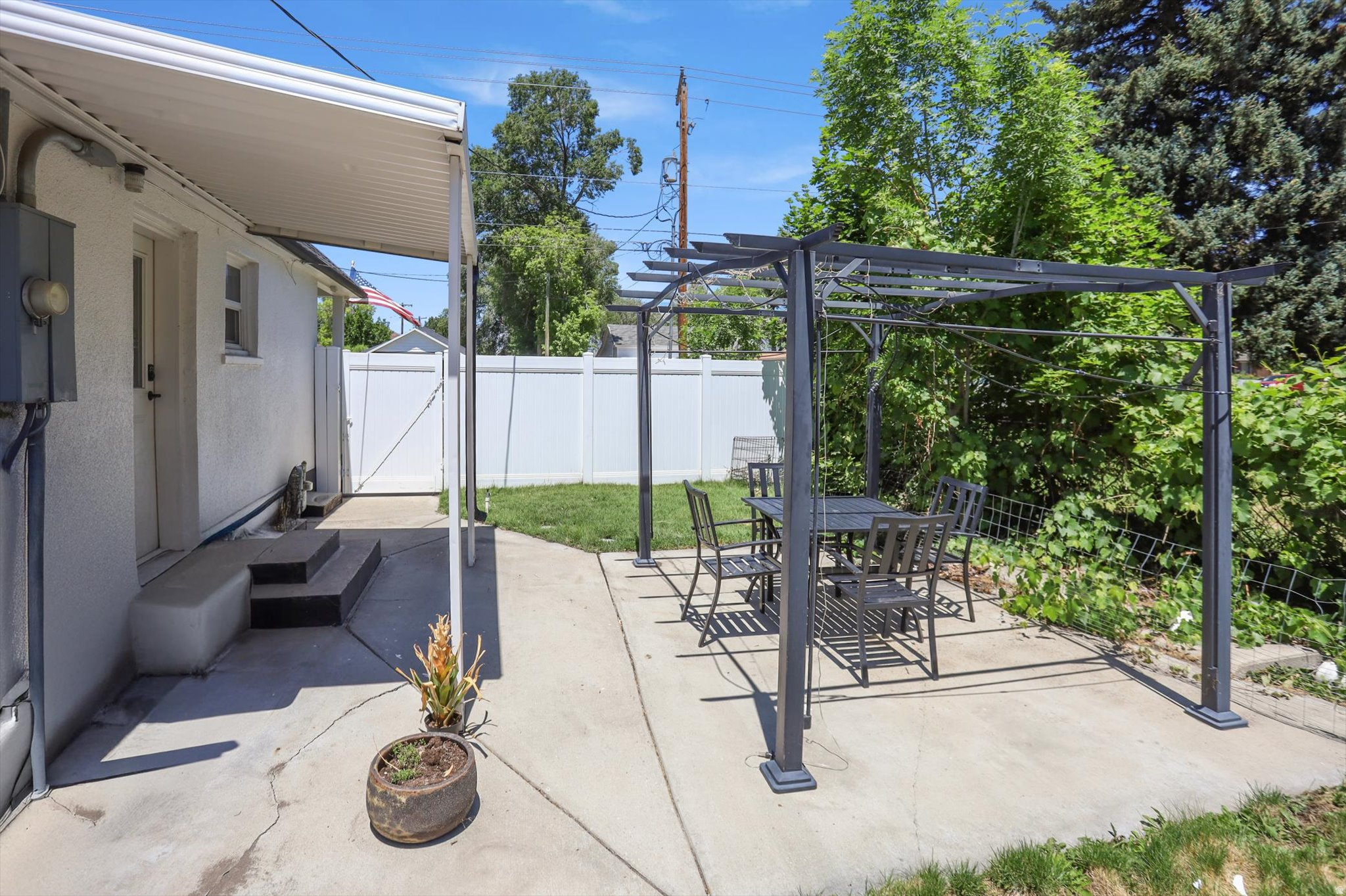 main property photo 14