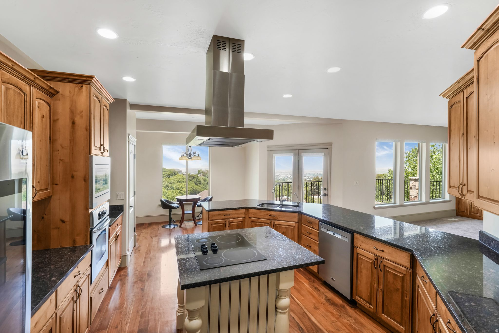 main property photo 78