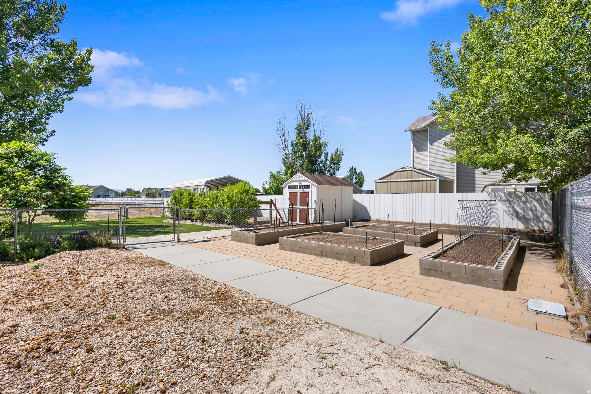 main property photo 45