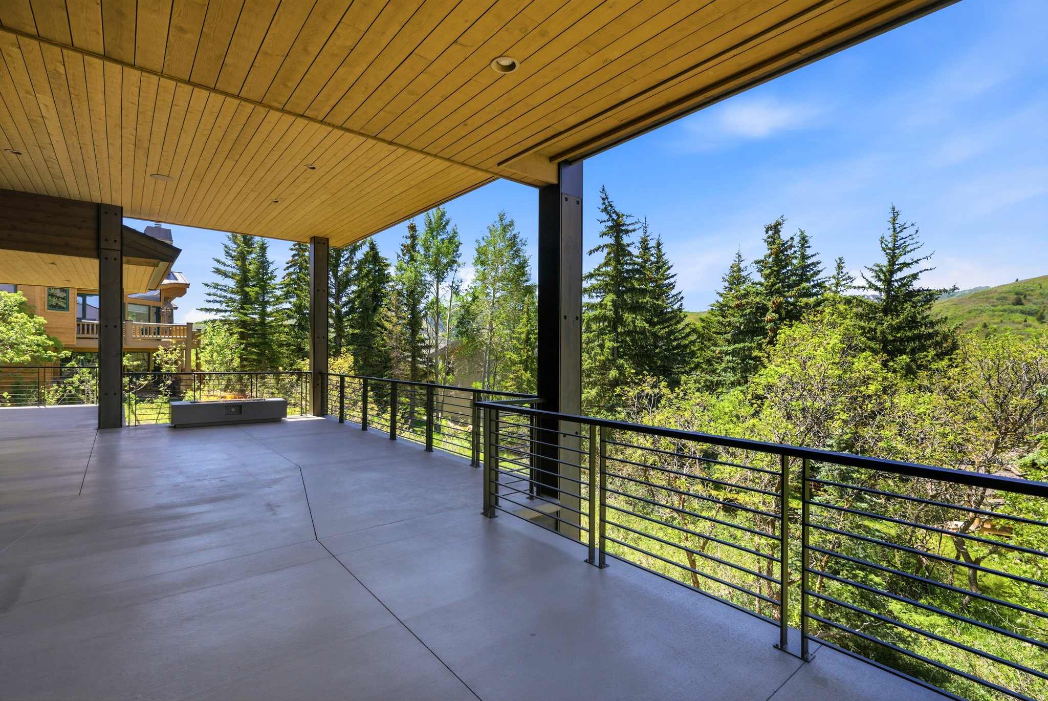 main property photo 28