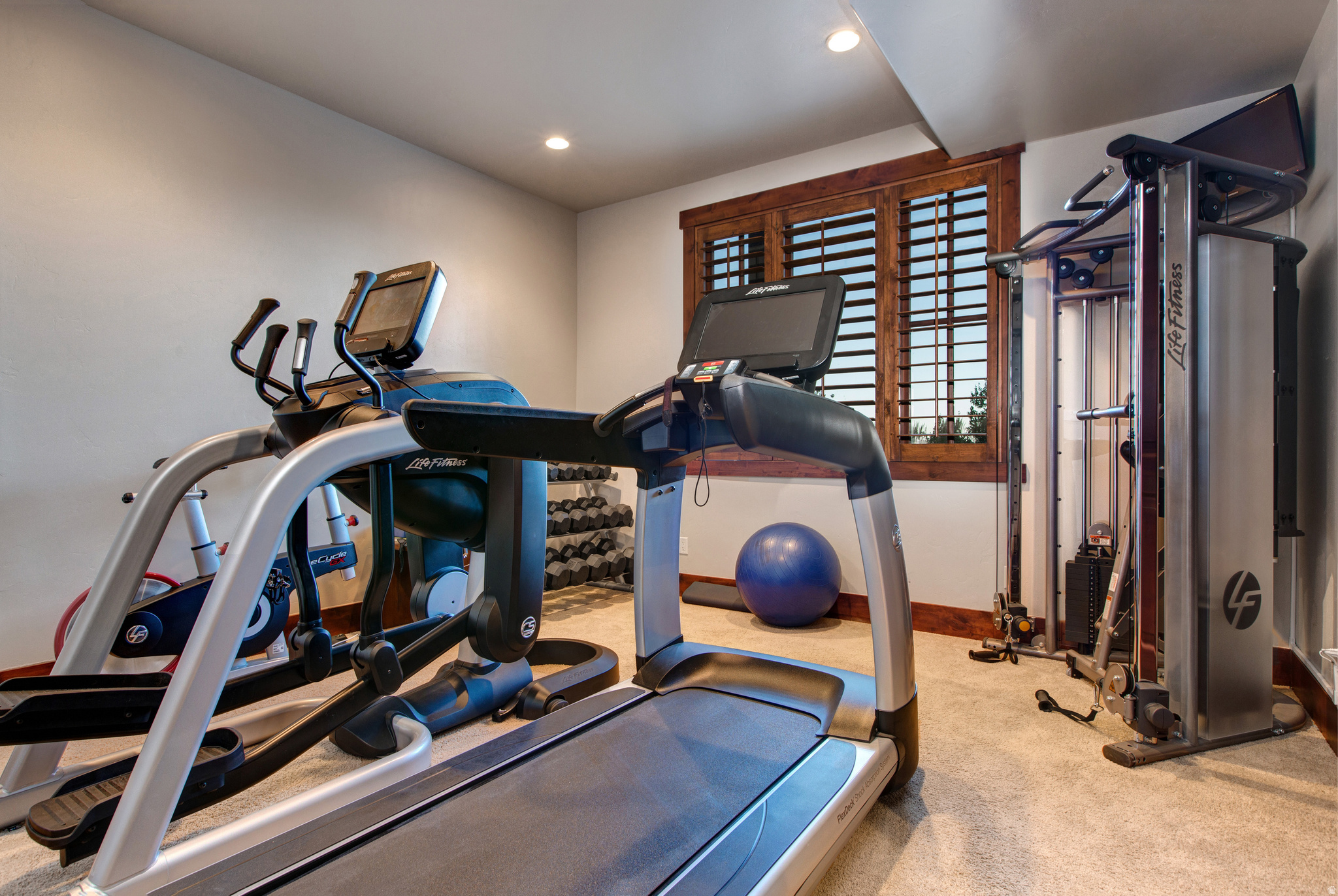 main property photo 50