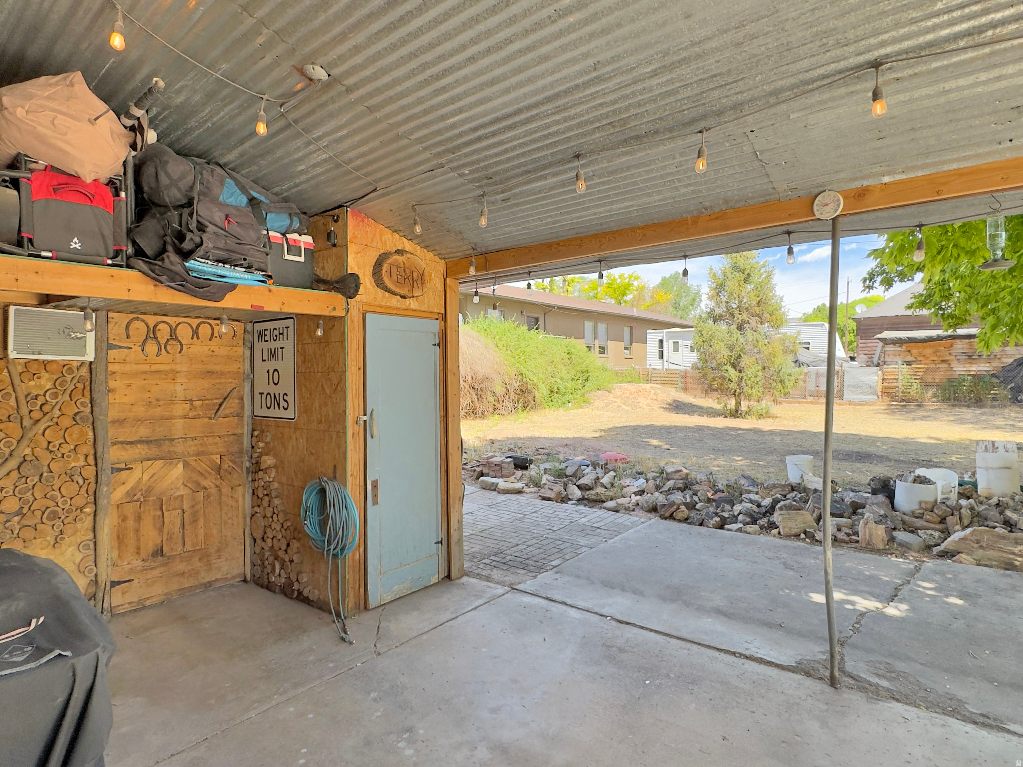 main property photo 17