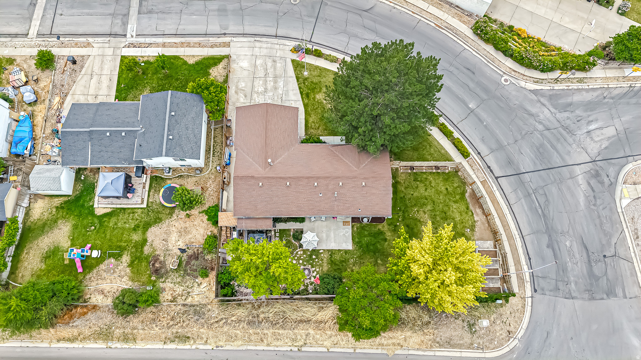 main property photo 40