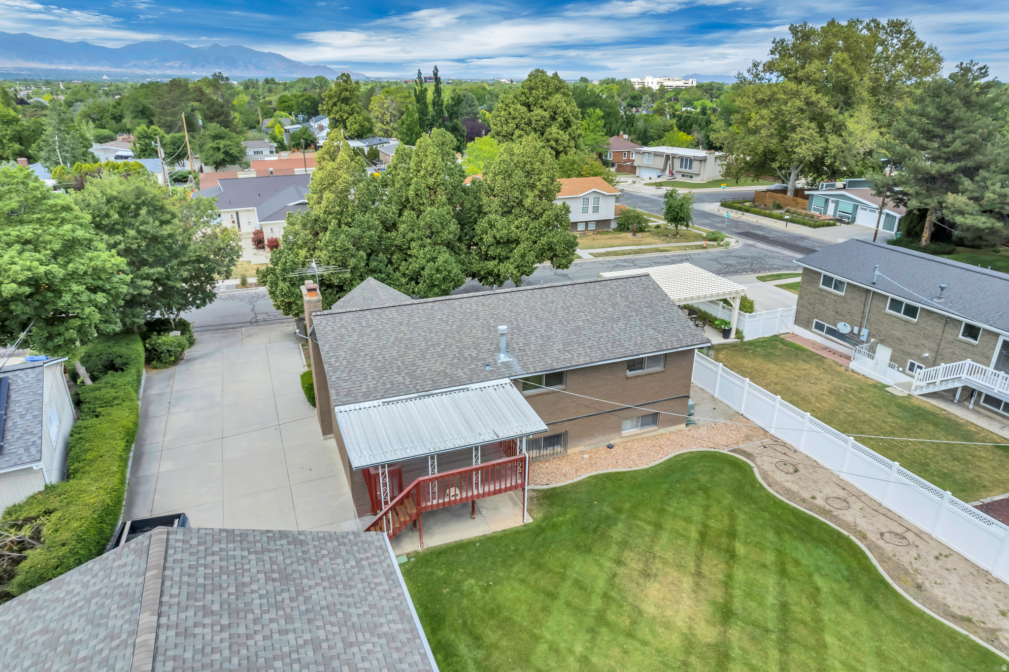 main property photo 50