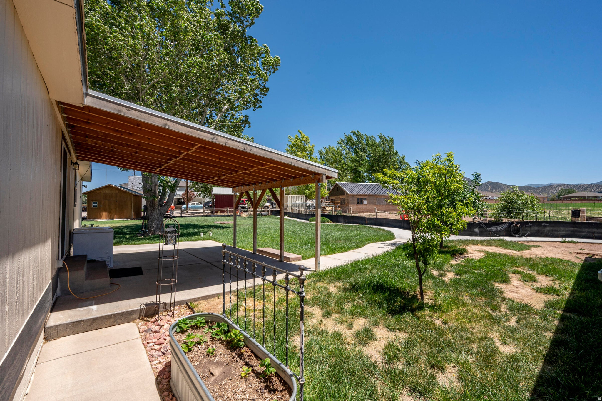 main property photo 23