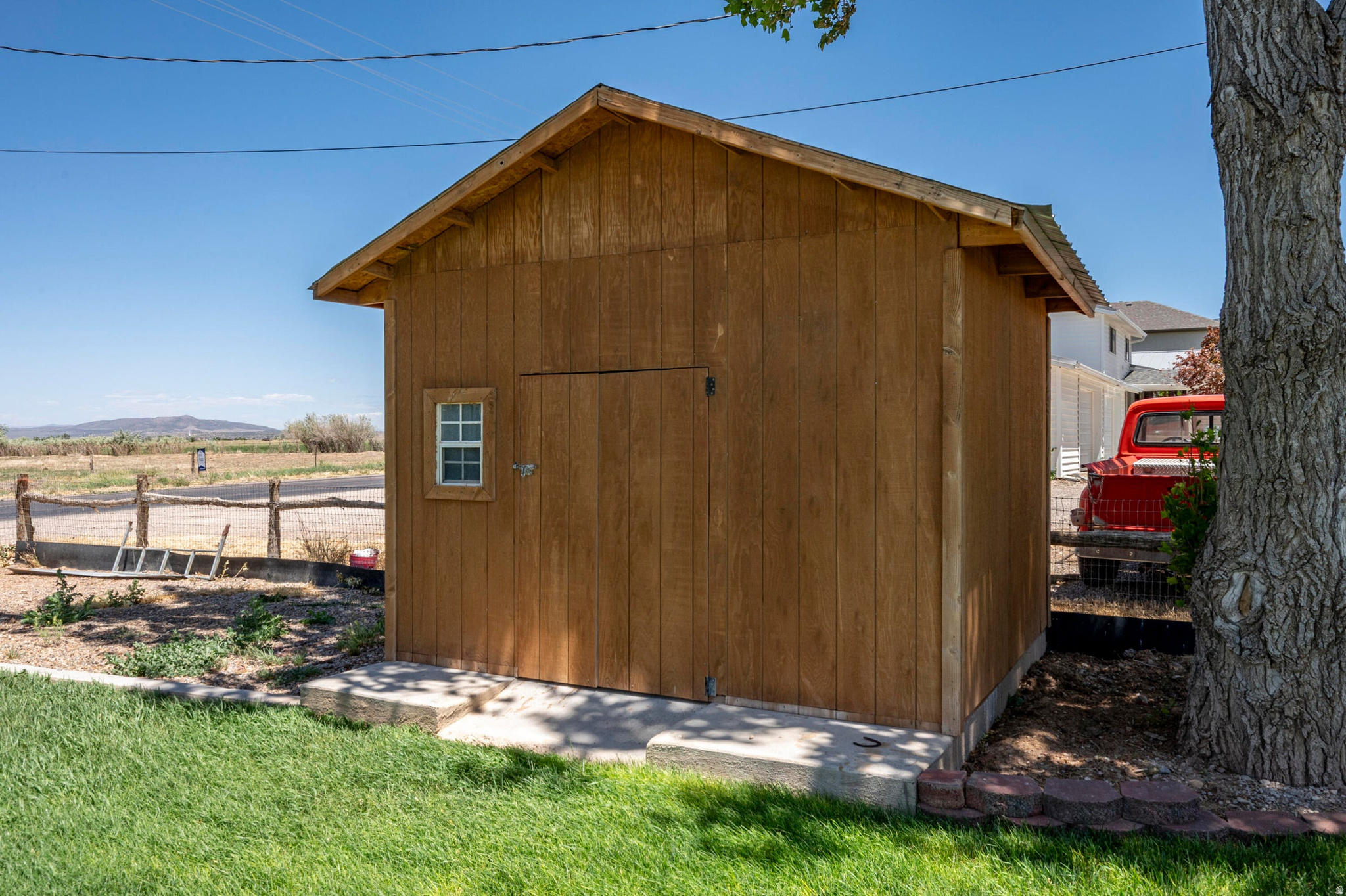 main property photo 28