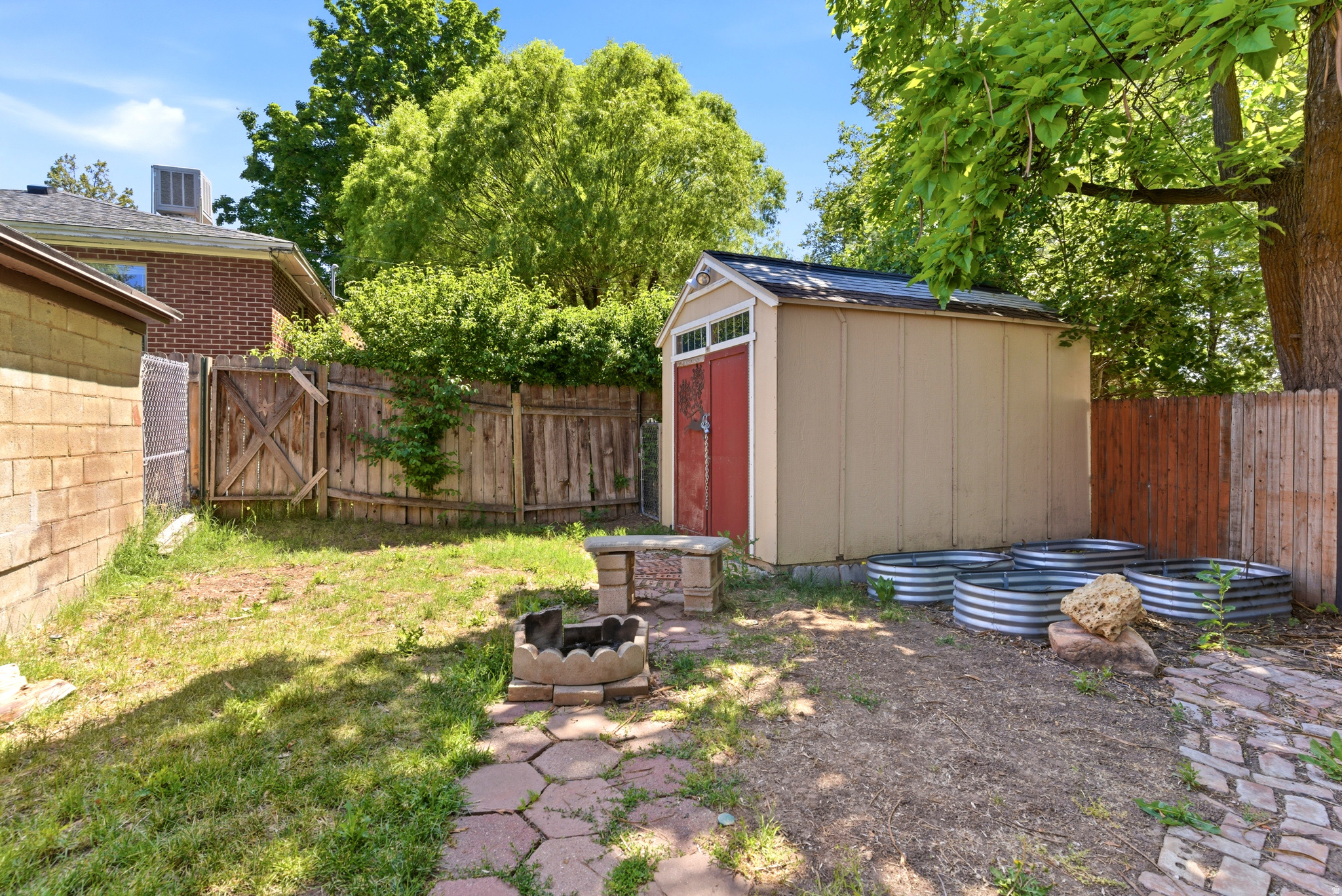 main property photo 28