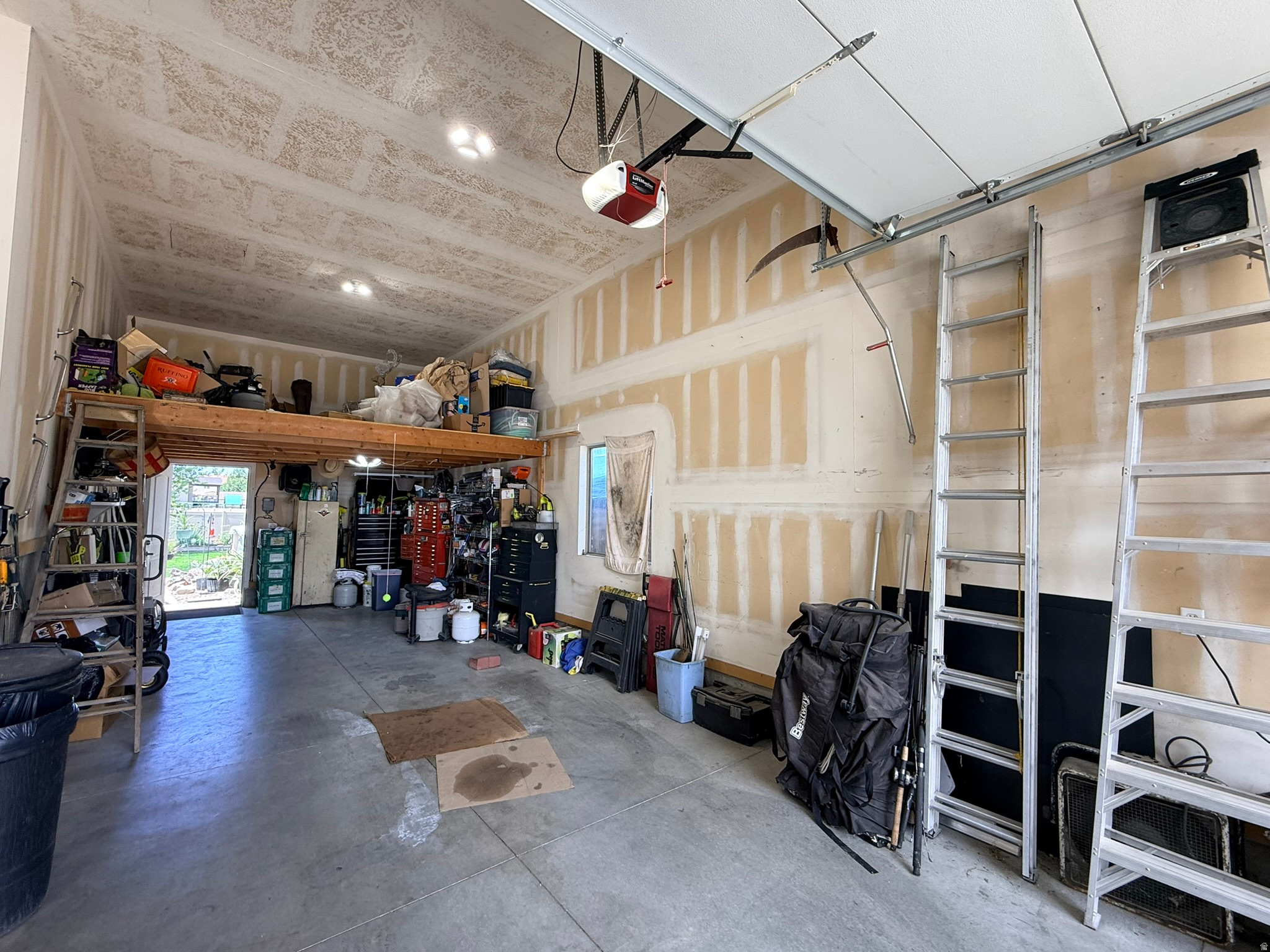 main property photo 50