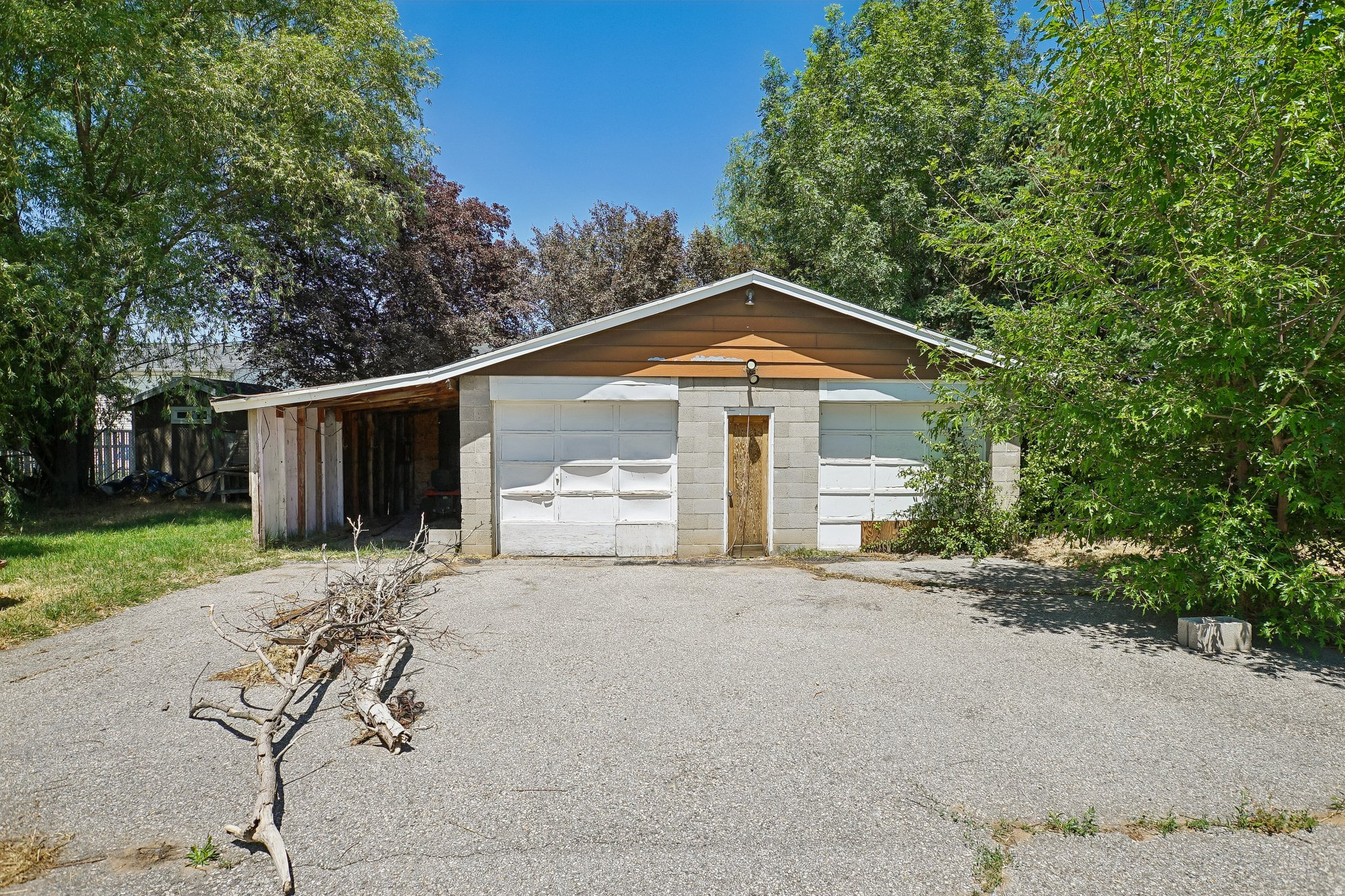 main property photo 28