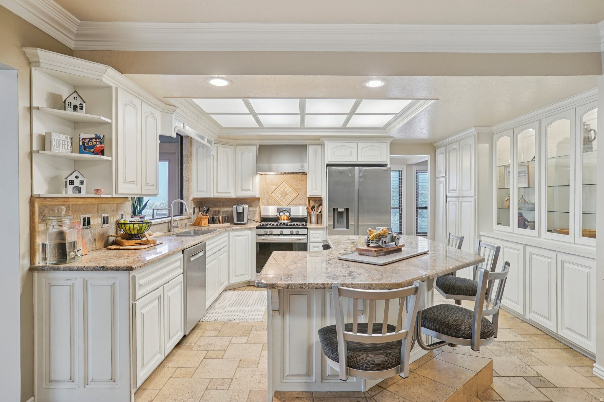 main property photo 9