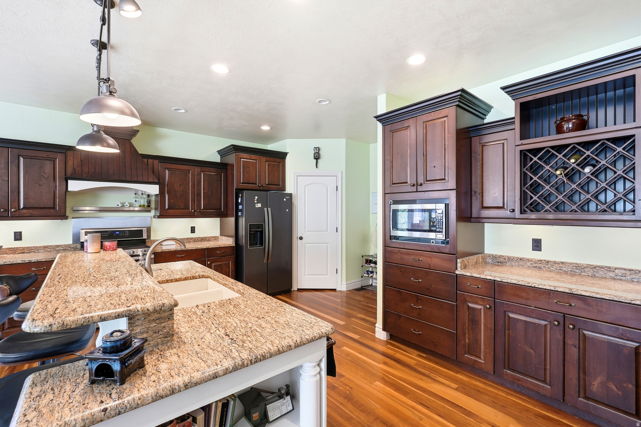 main property photo 10