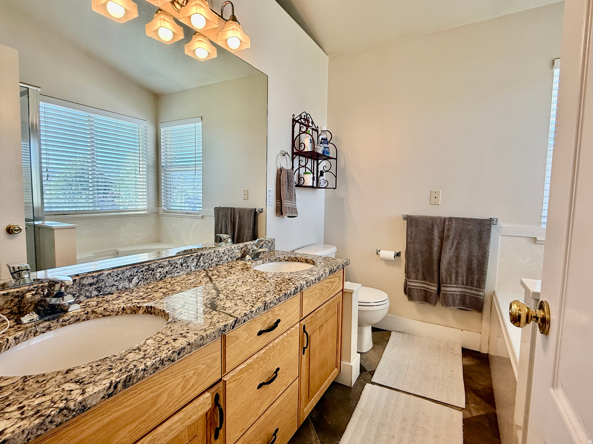 main property photo 11