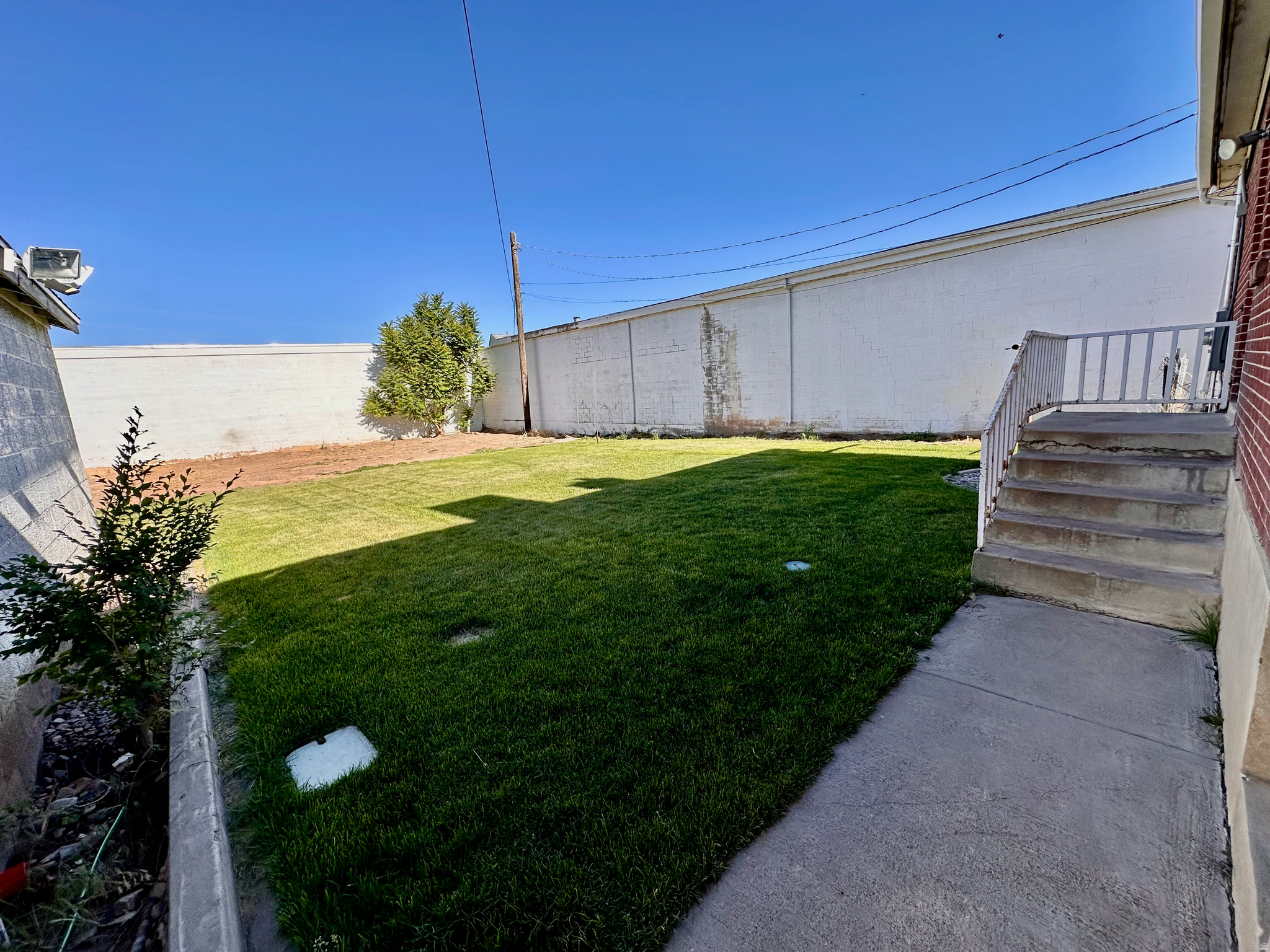 main property photo 16