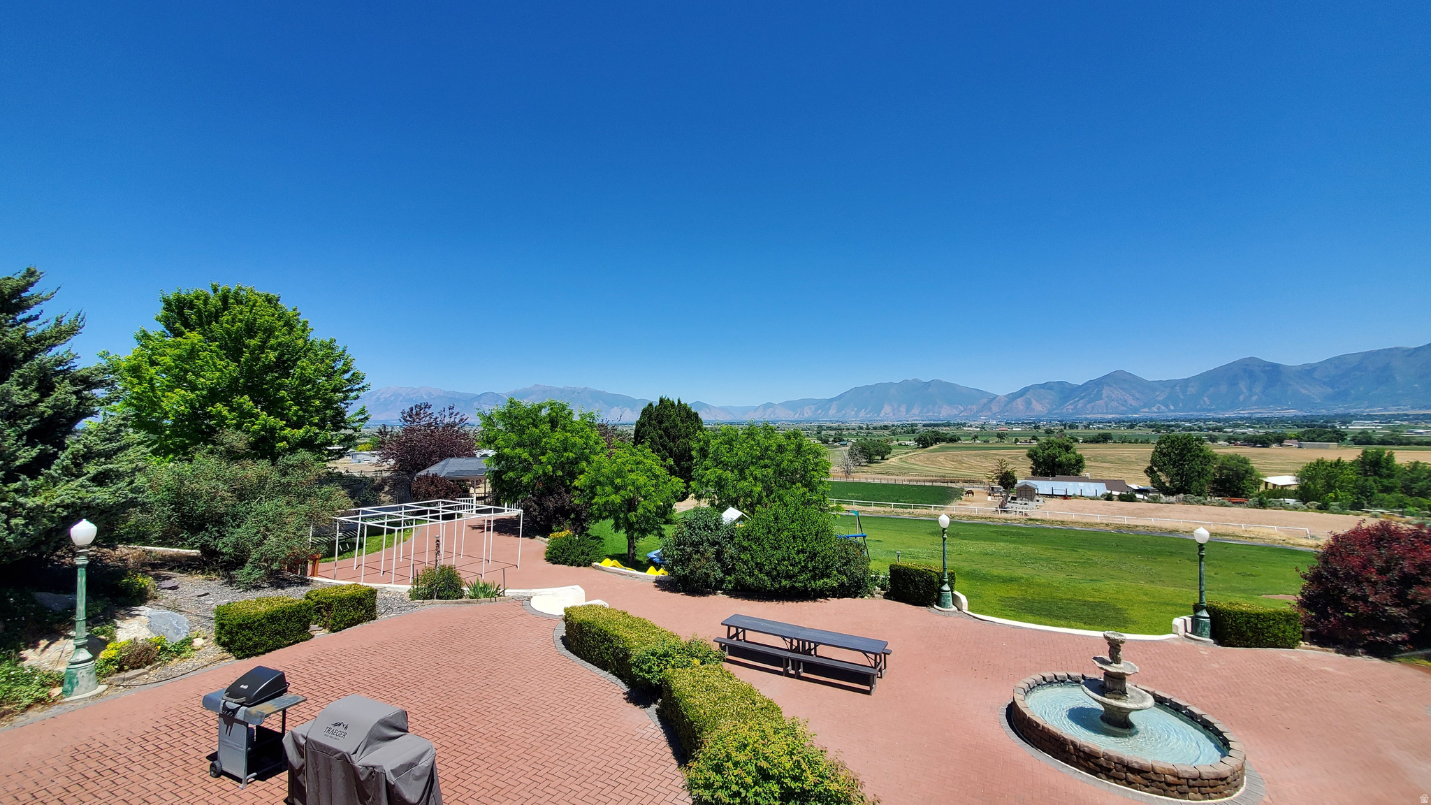 main property photo 10