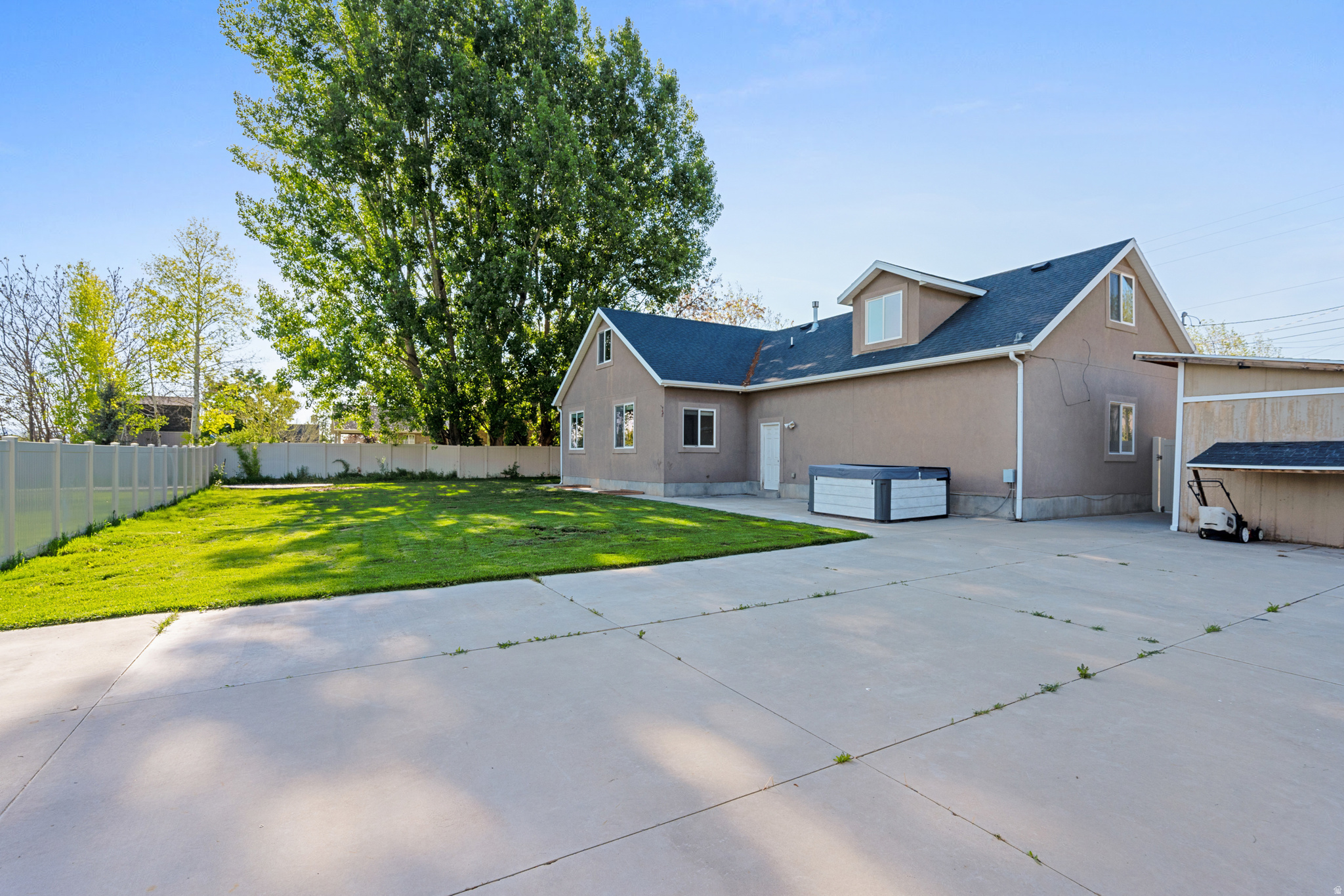 main property photo 28