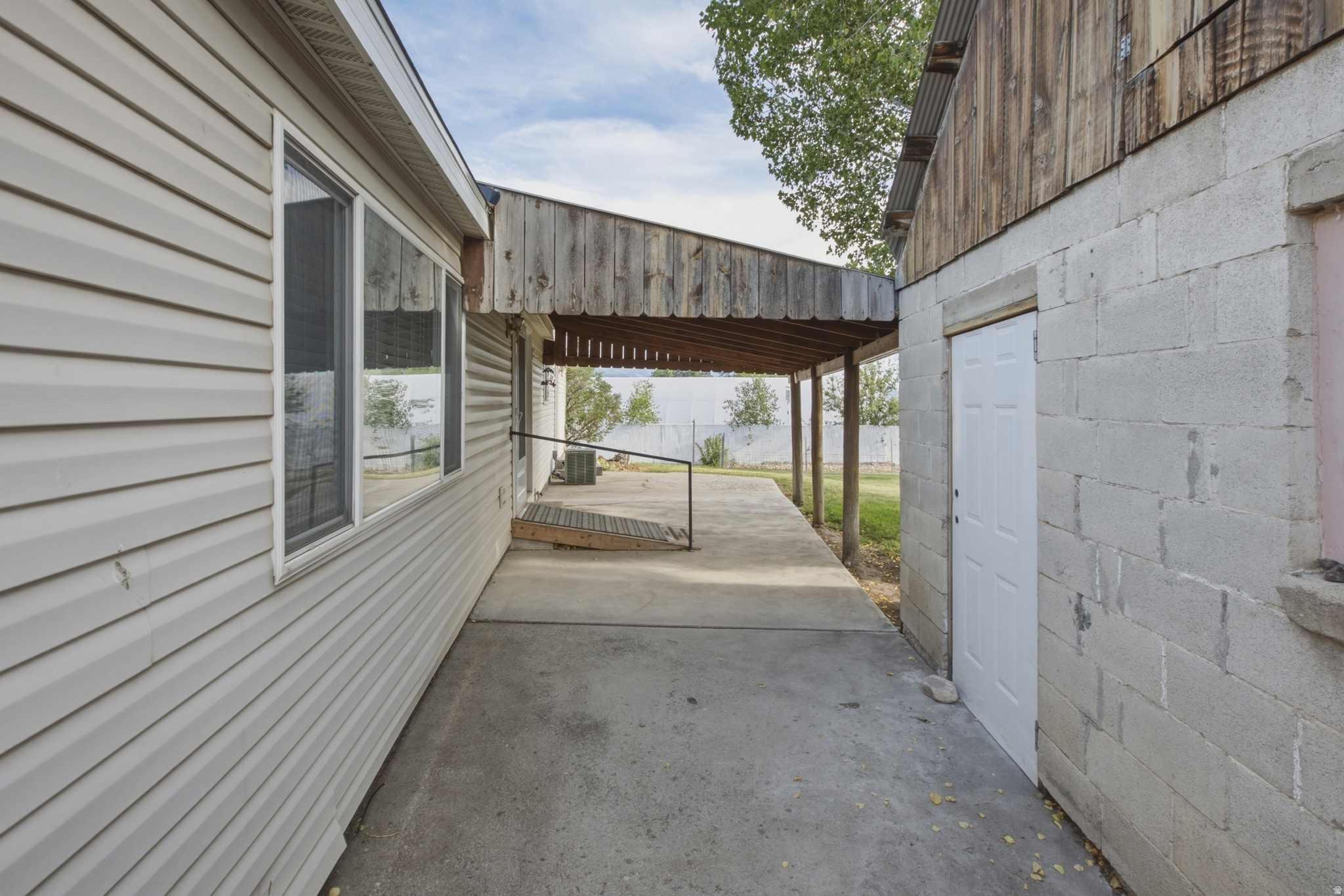 main property photo 32