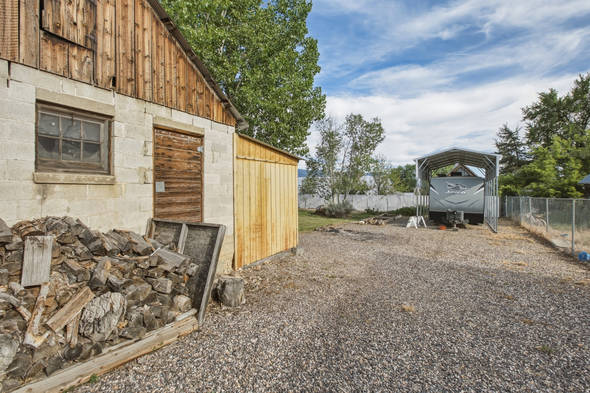 main property photo 33