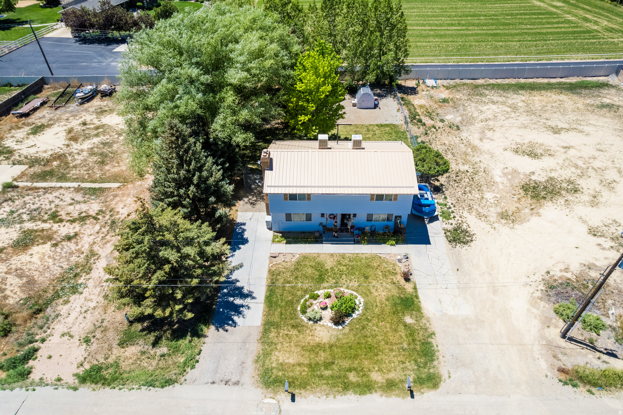 main property photo 28