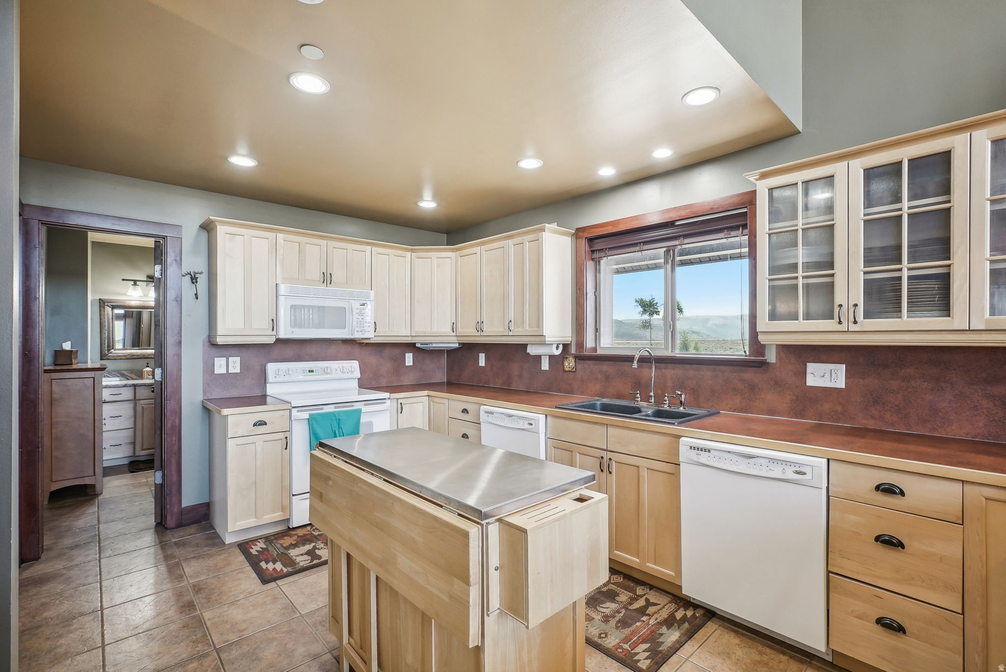 main property photo 9