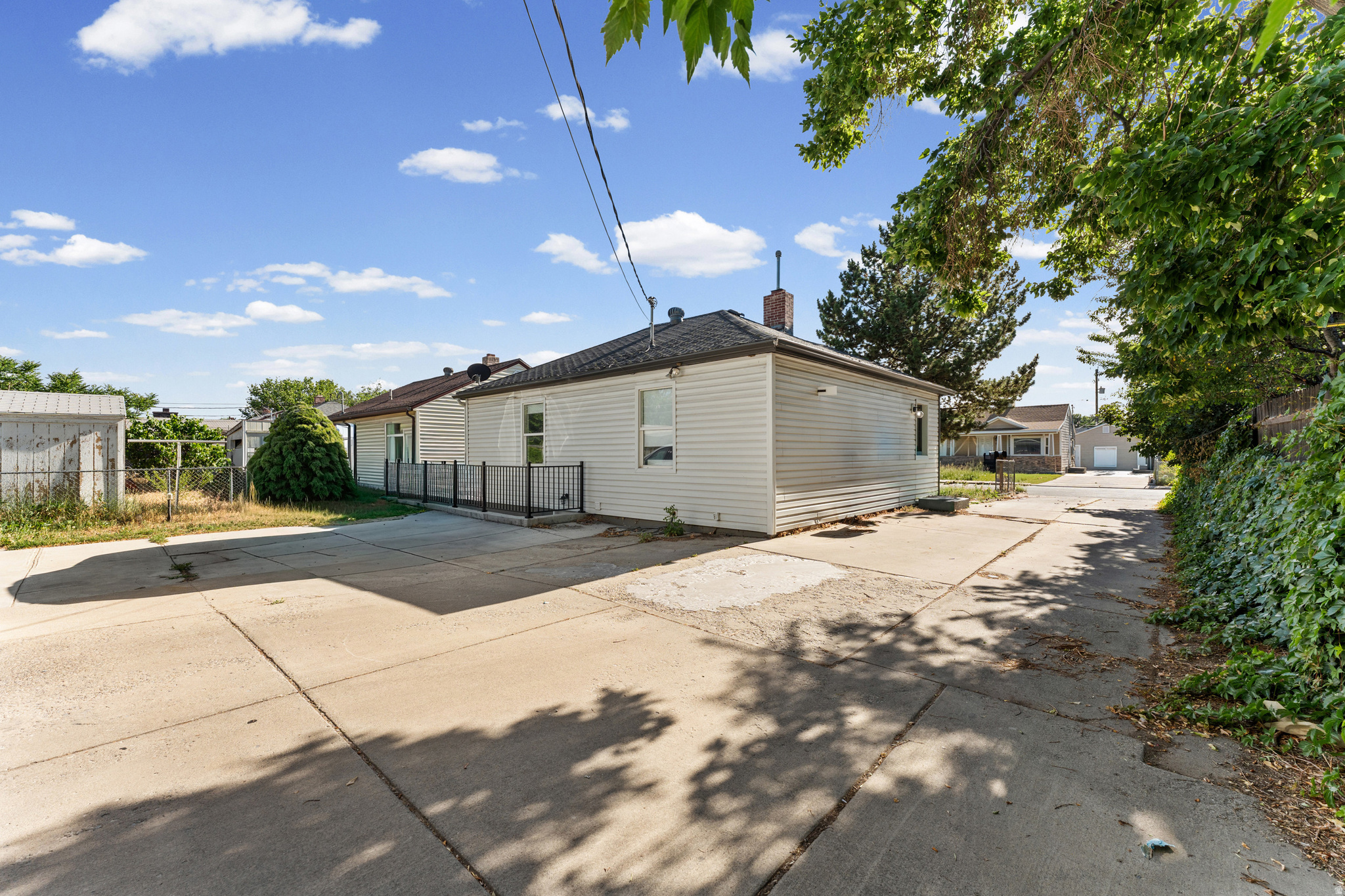 main property photo 28