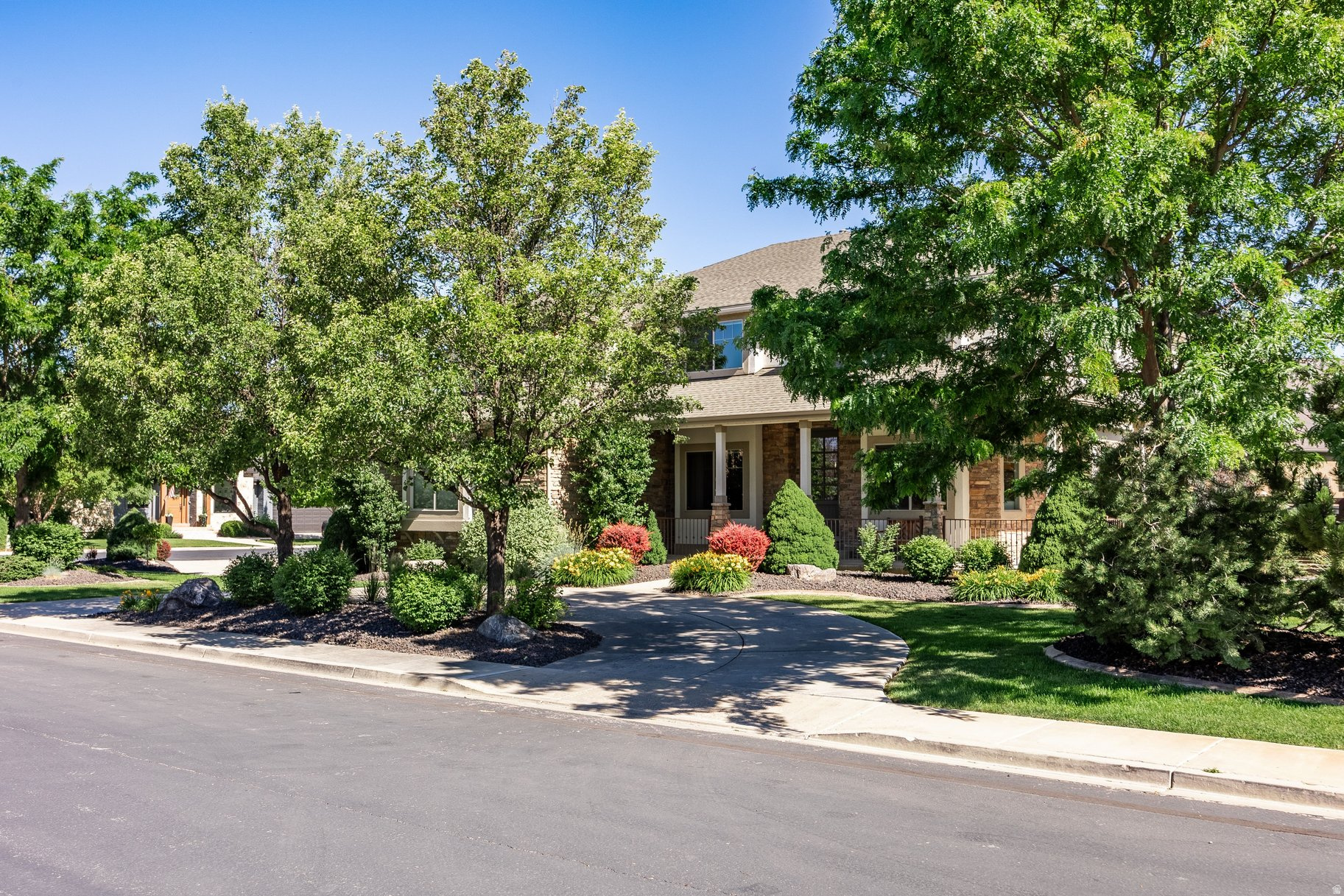 main property photo 78