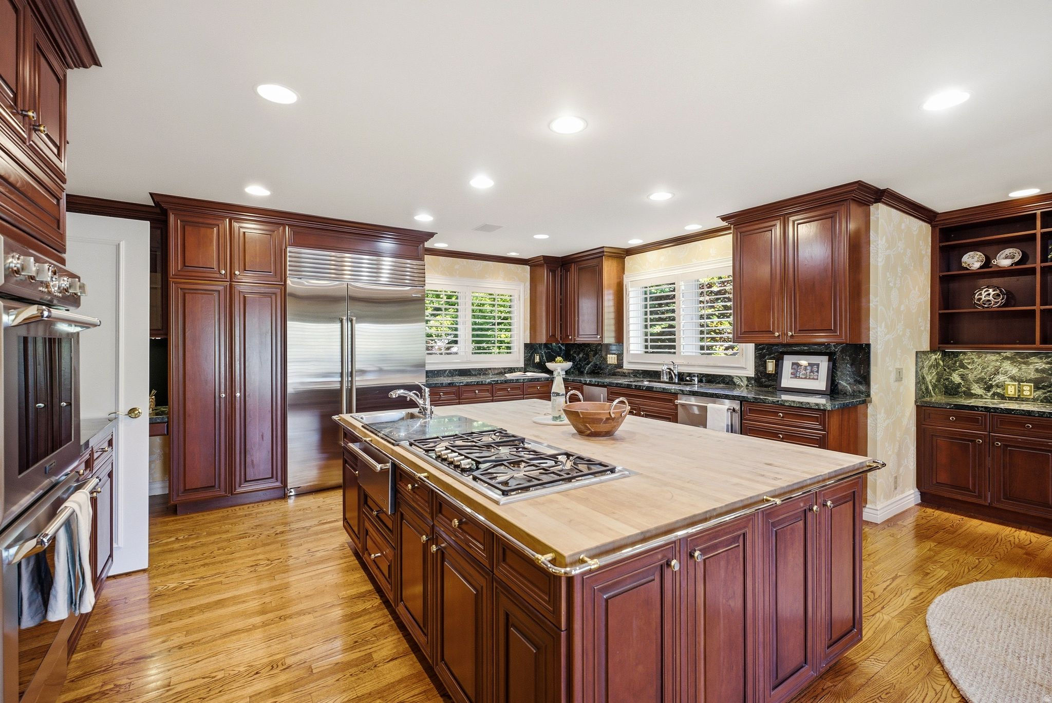 main property photo 9