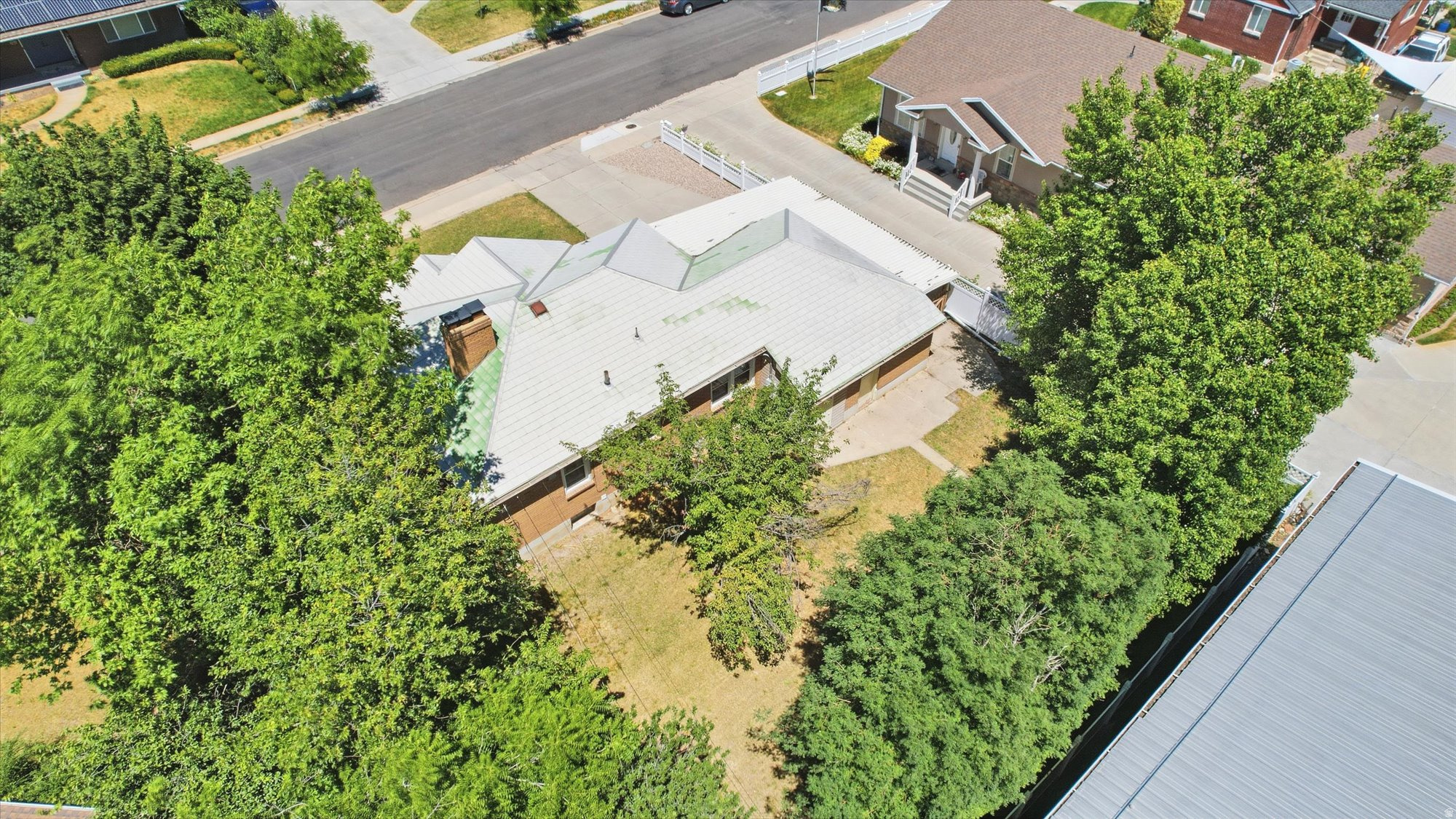 main property photo 28