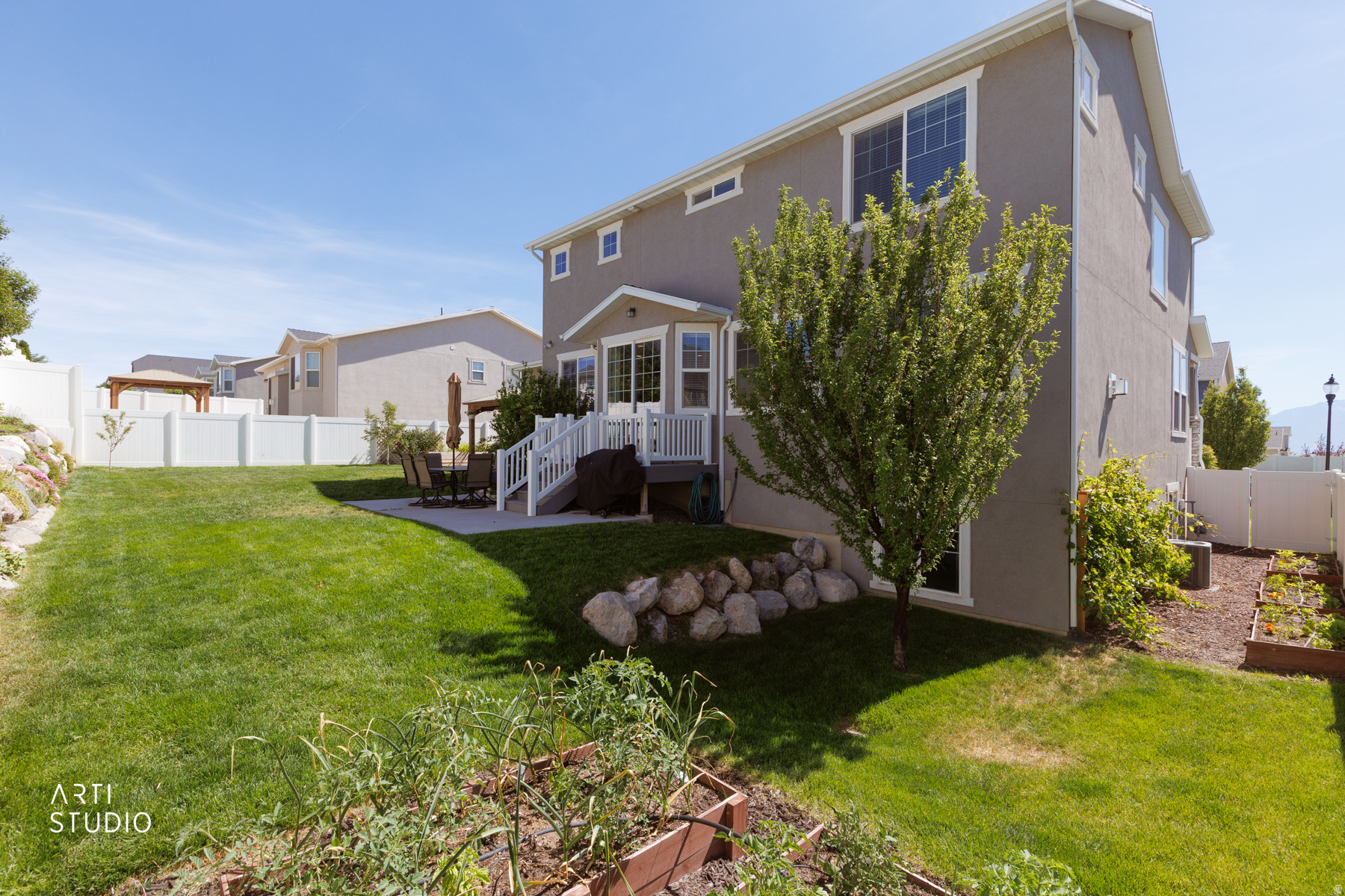 main property photo 30