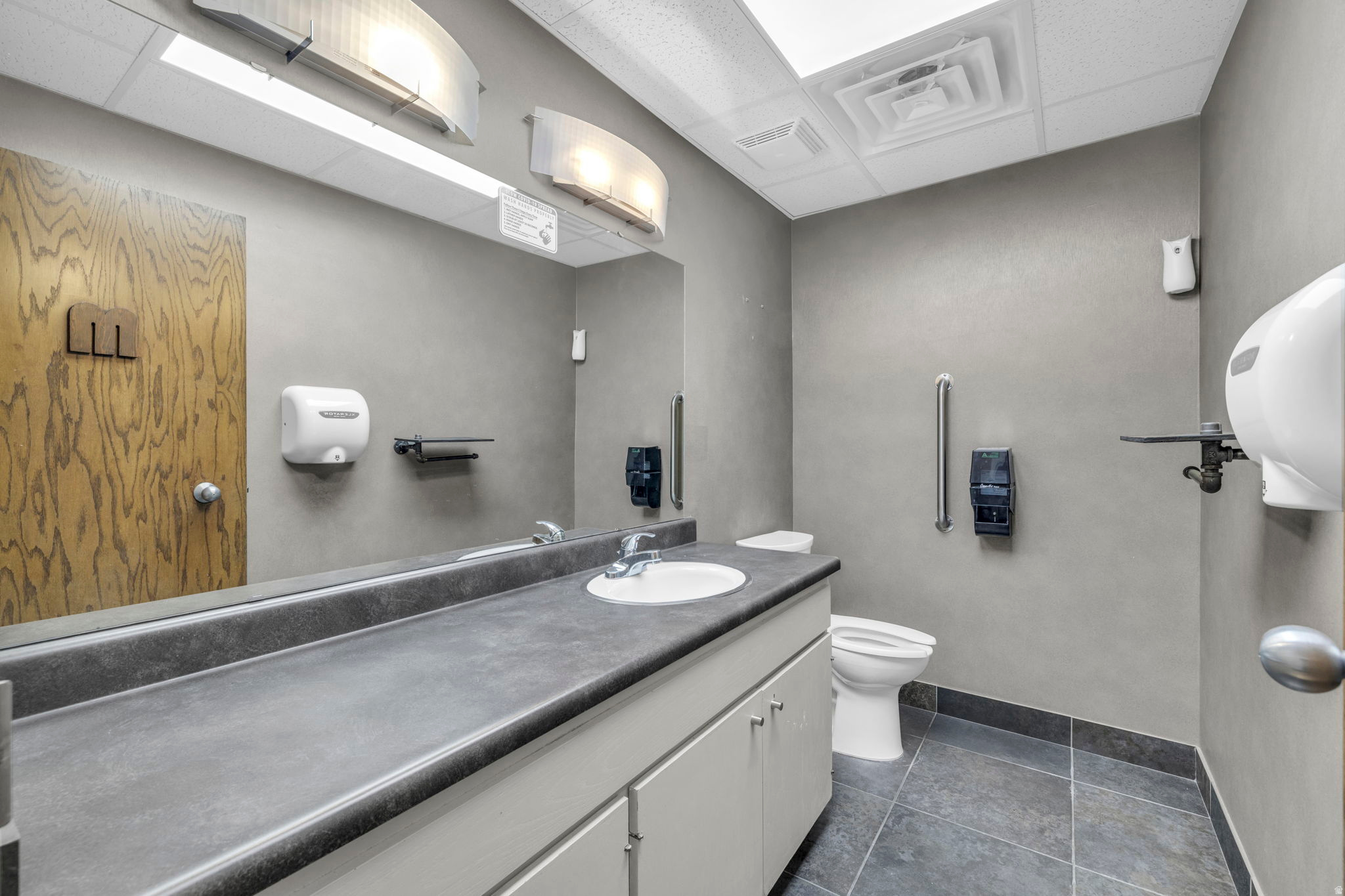 main property photo 8