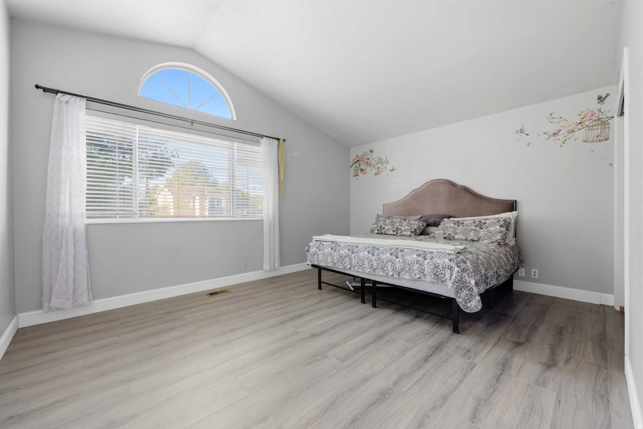 main property photo 16