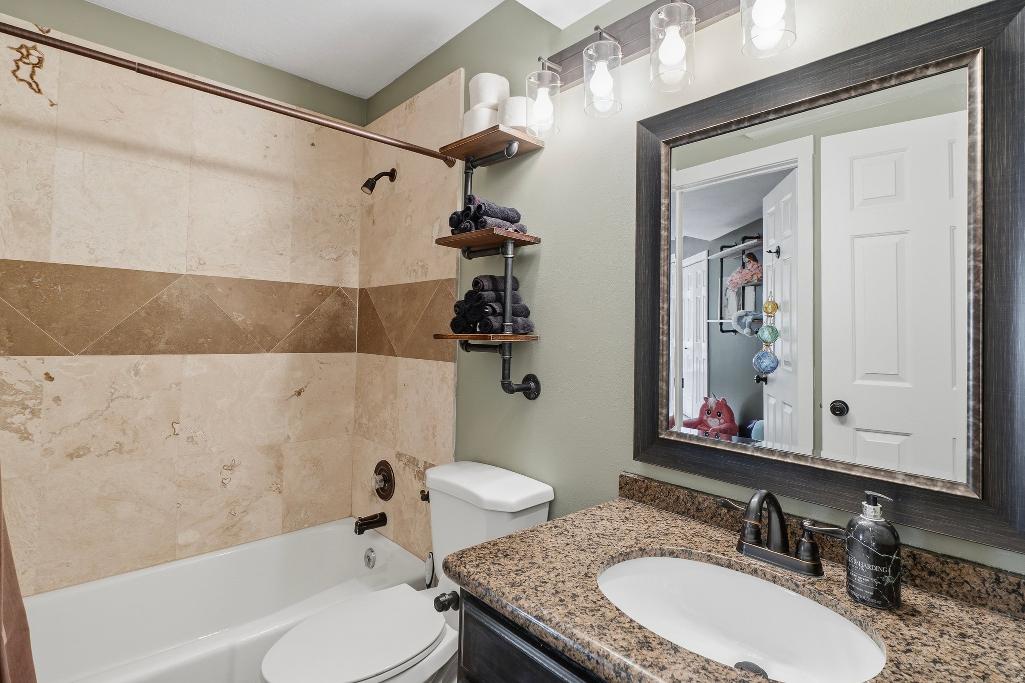 main property photo 18