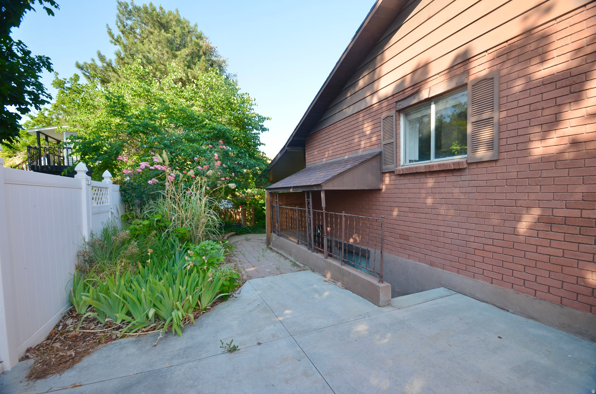 main property photo 27