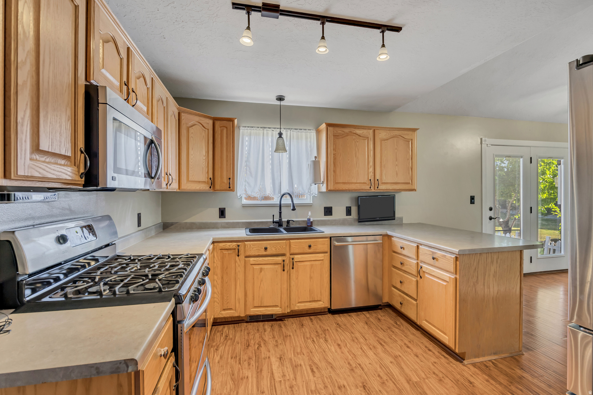 main property photo 6