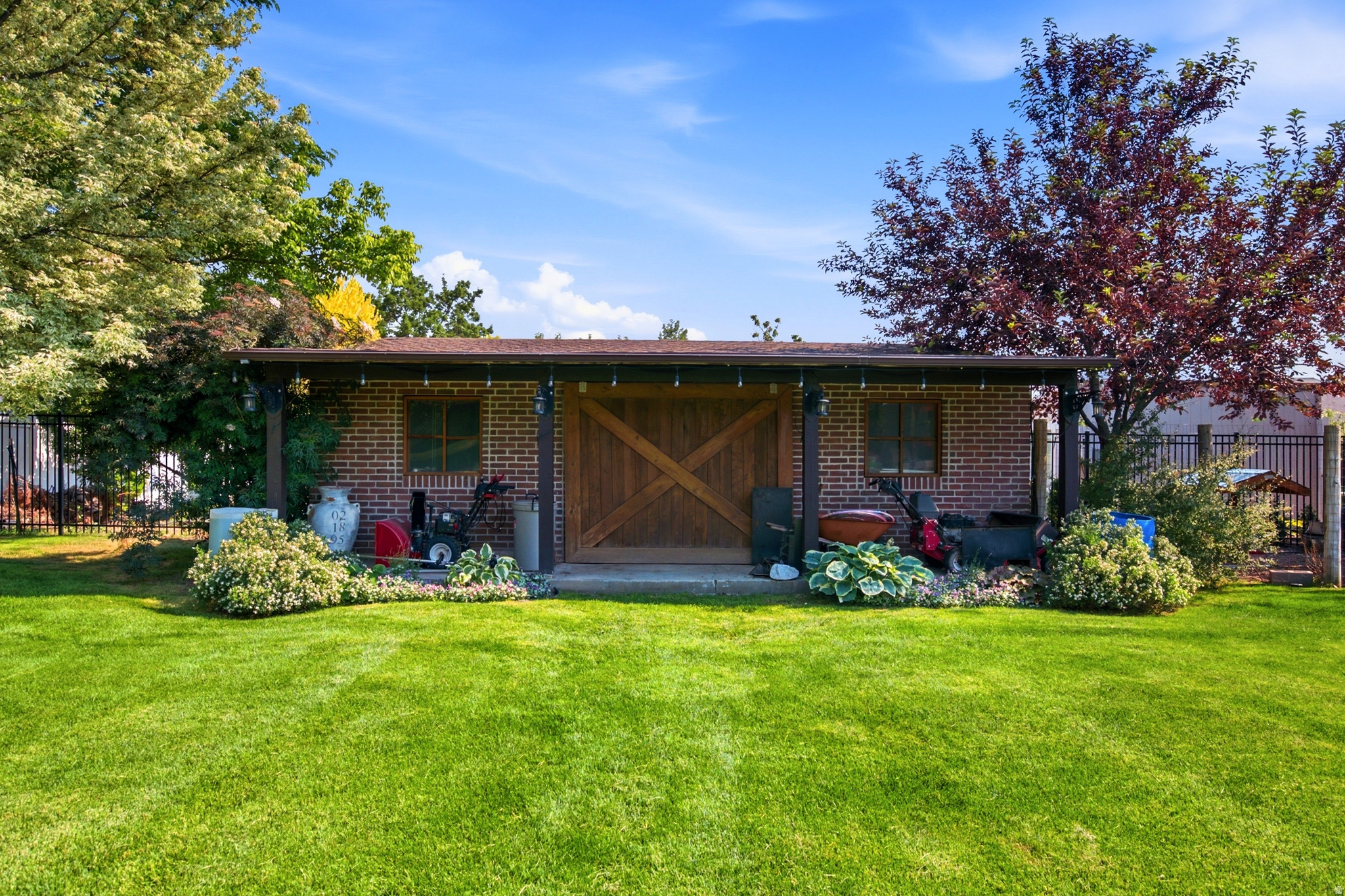 main property photo 9