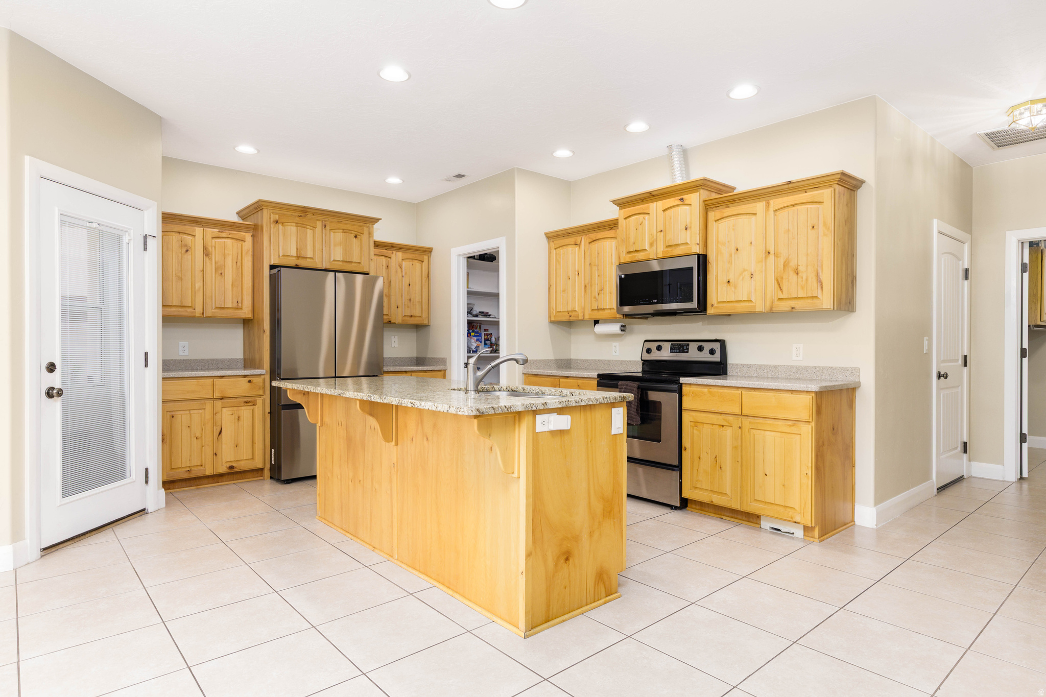 main property photo 7