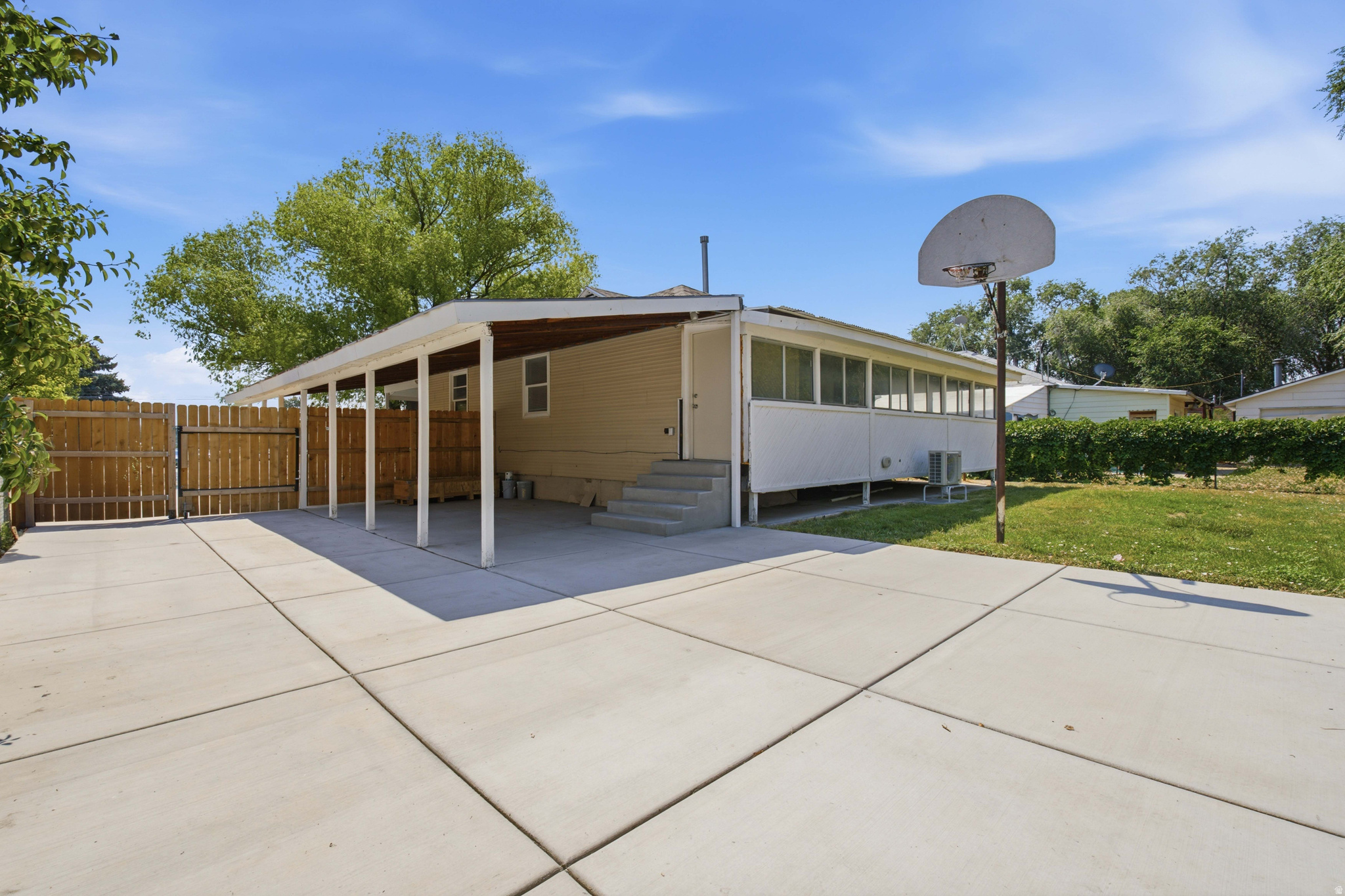 main property photo 25