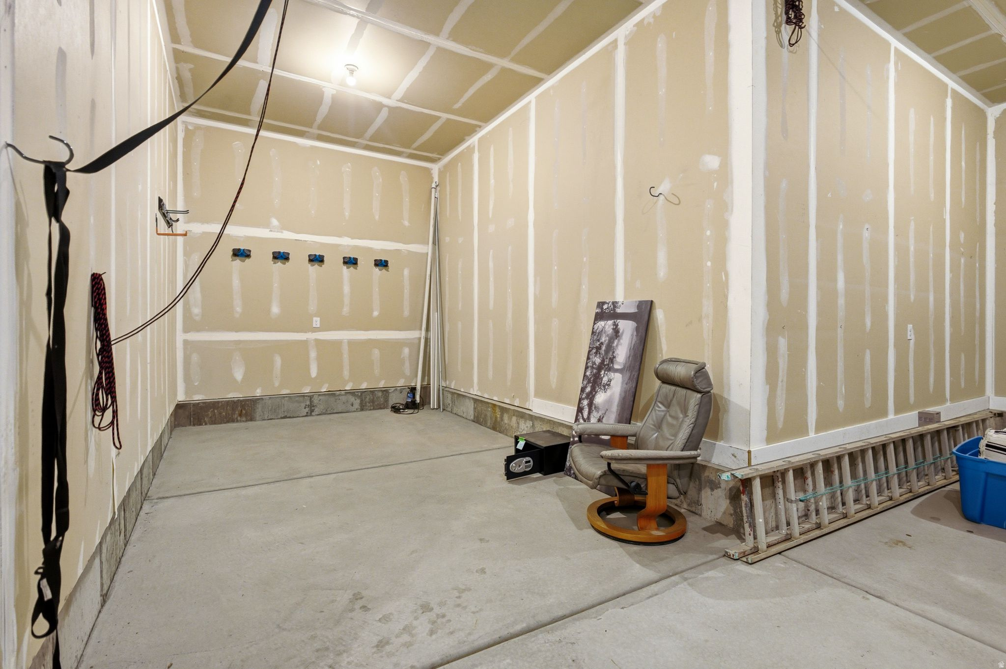 main property photo 79