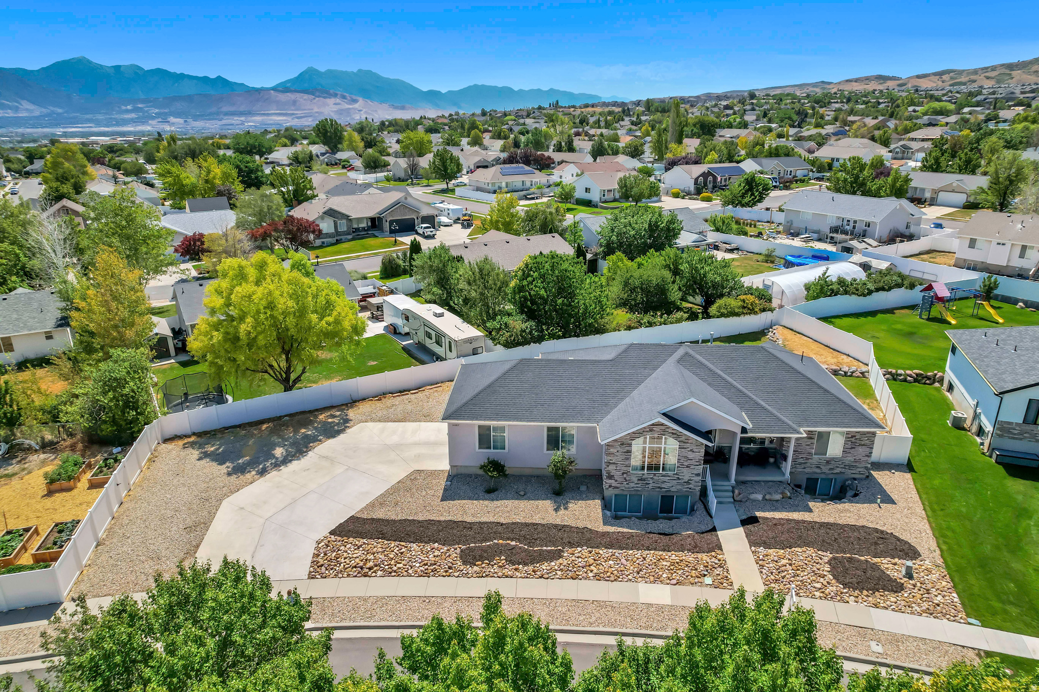 main property photo 76