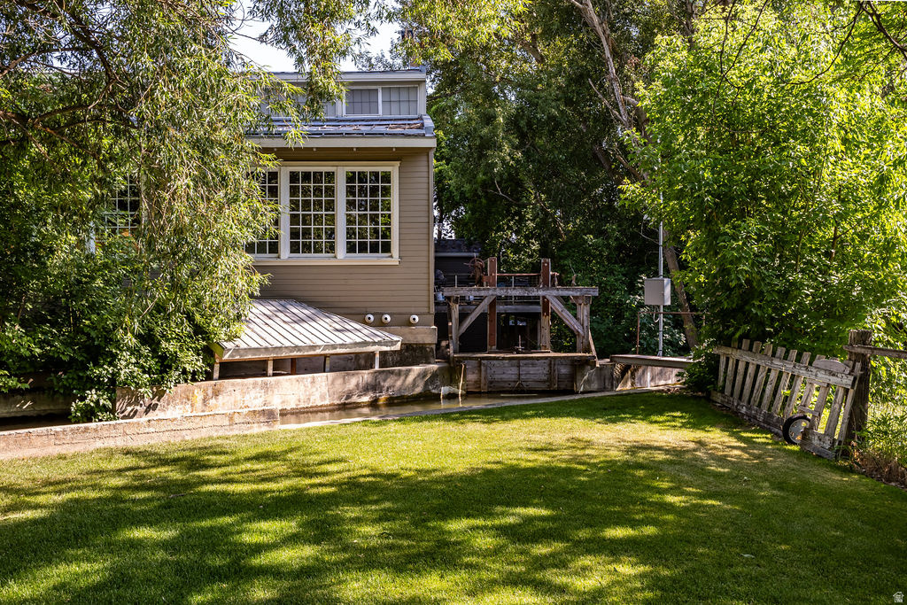main property photo 33