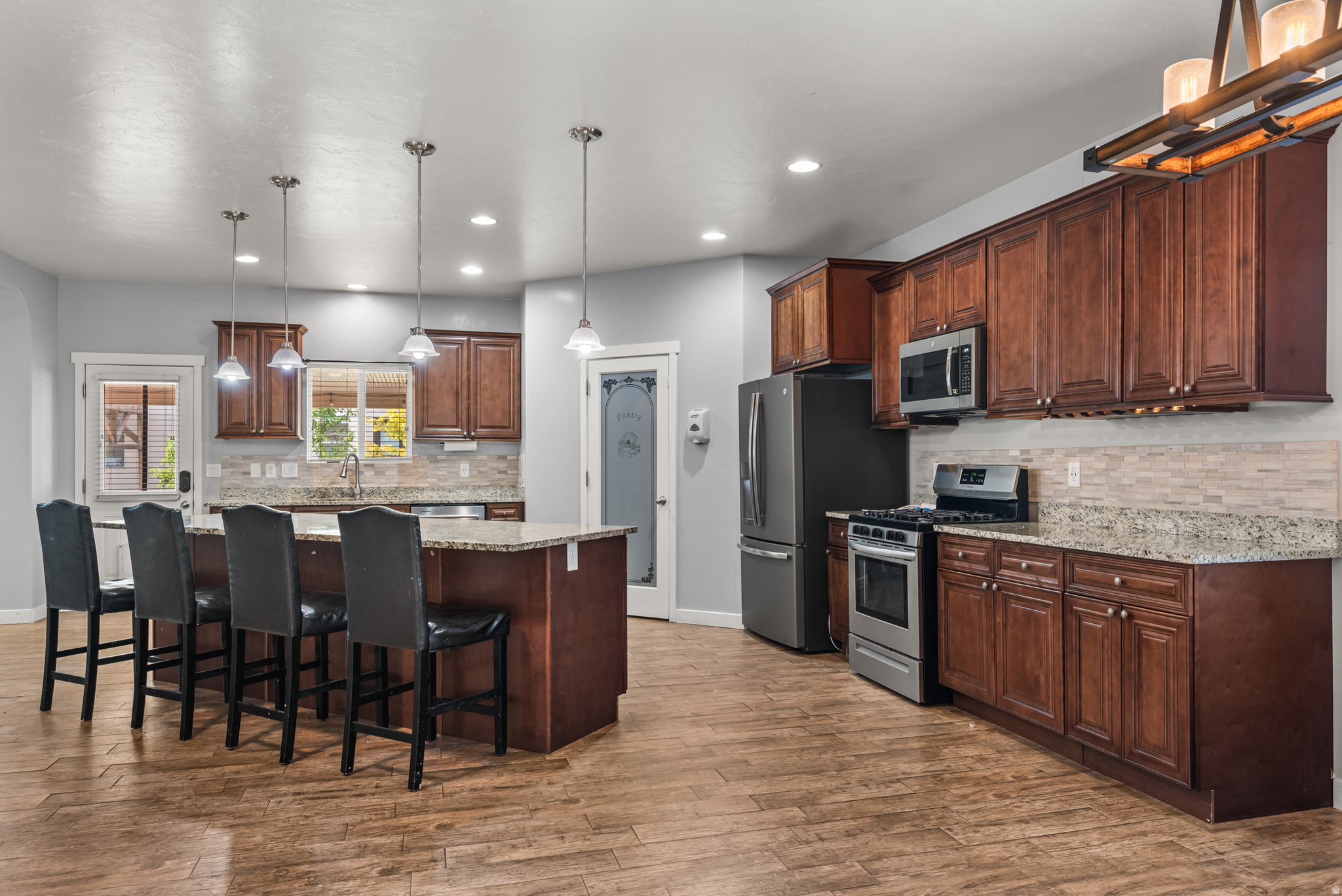 main property photo 5