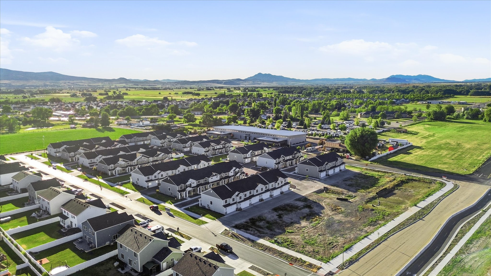 main property photo 32