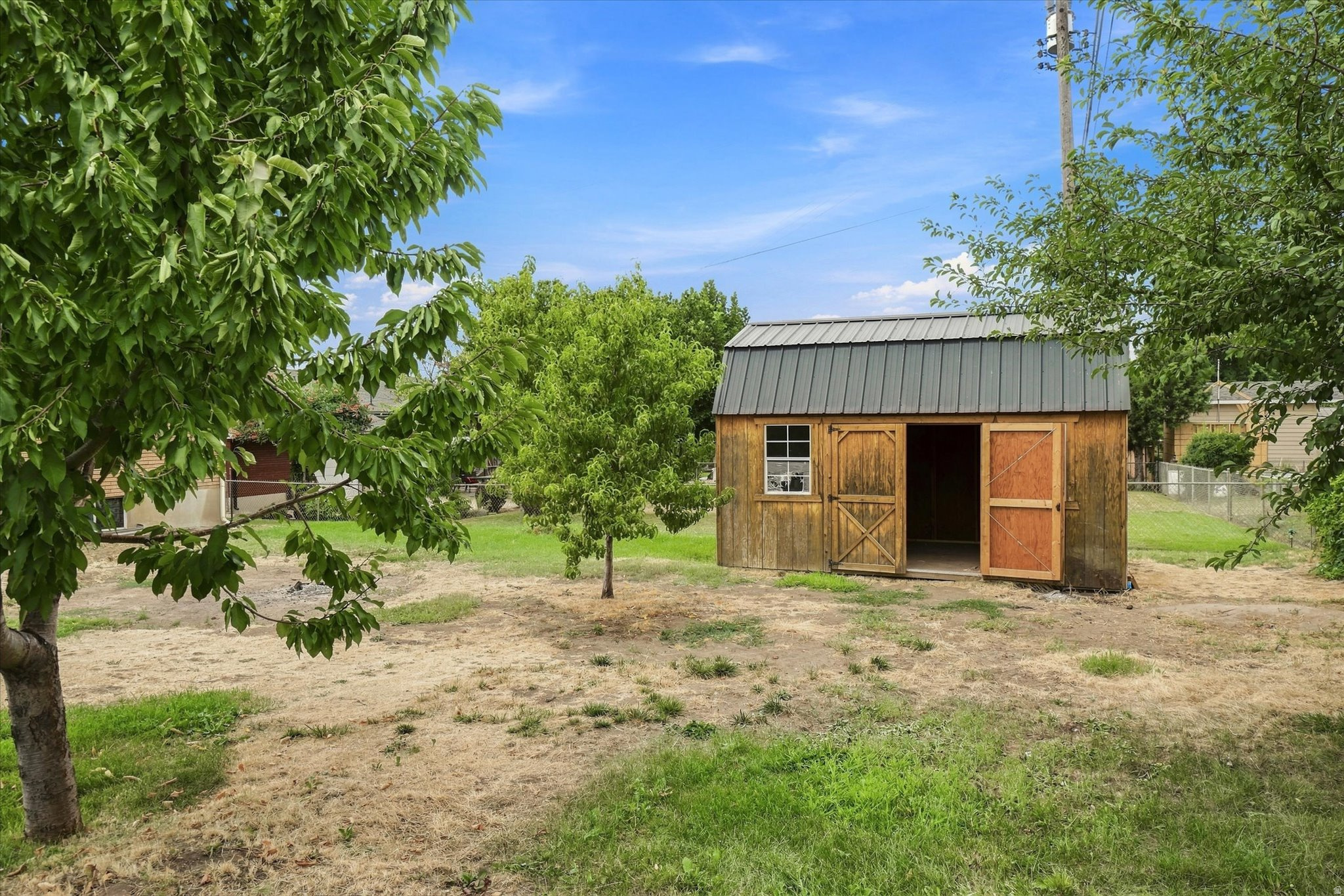 main property photo 40
