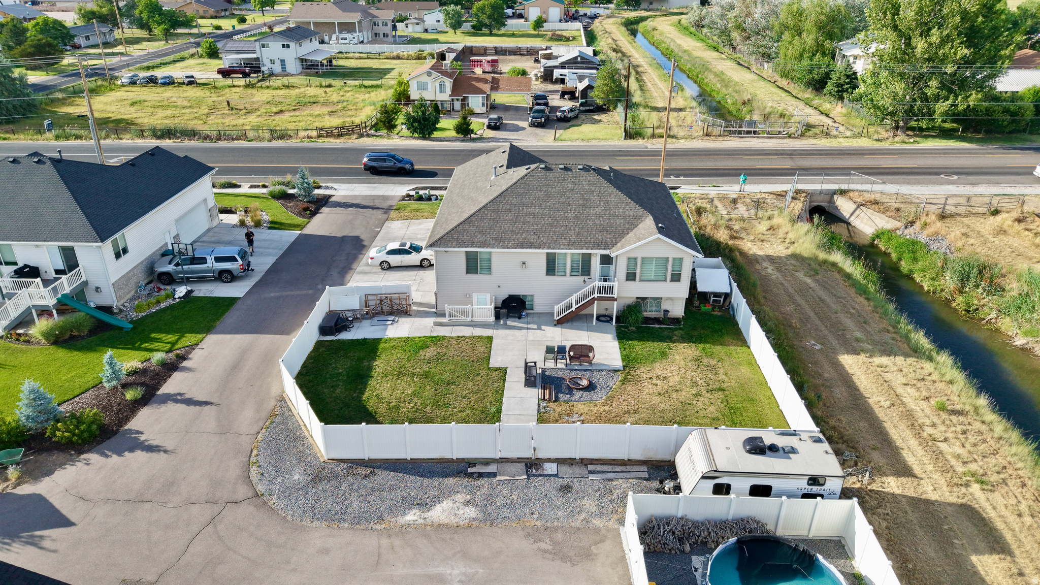 main property photo 59