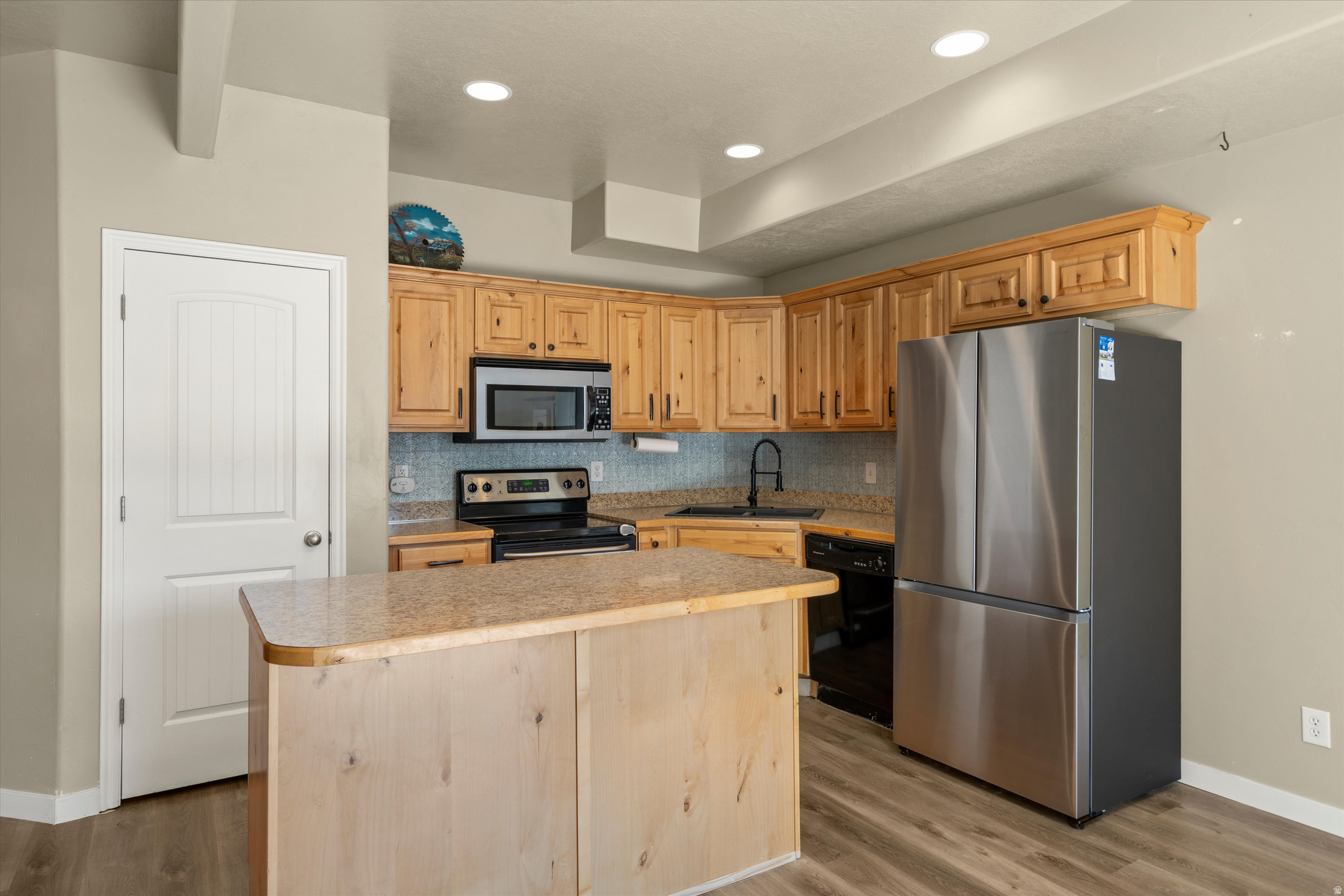 main property photo 8