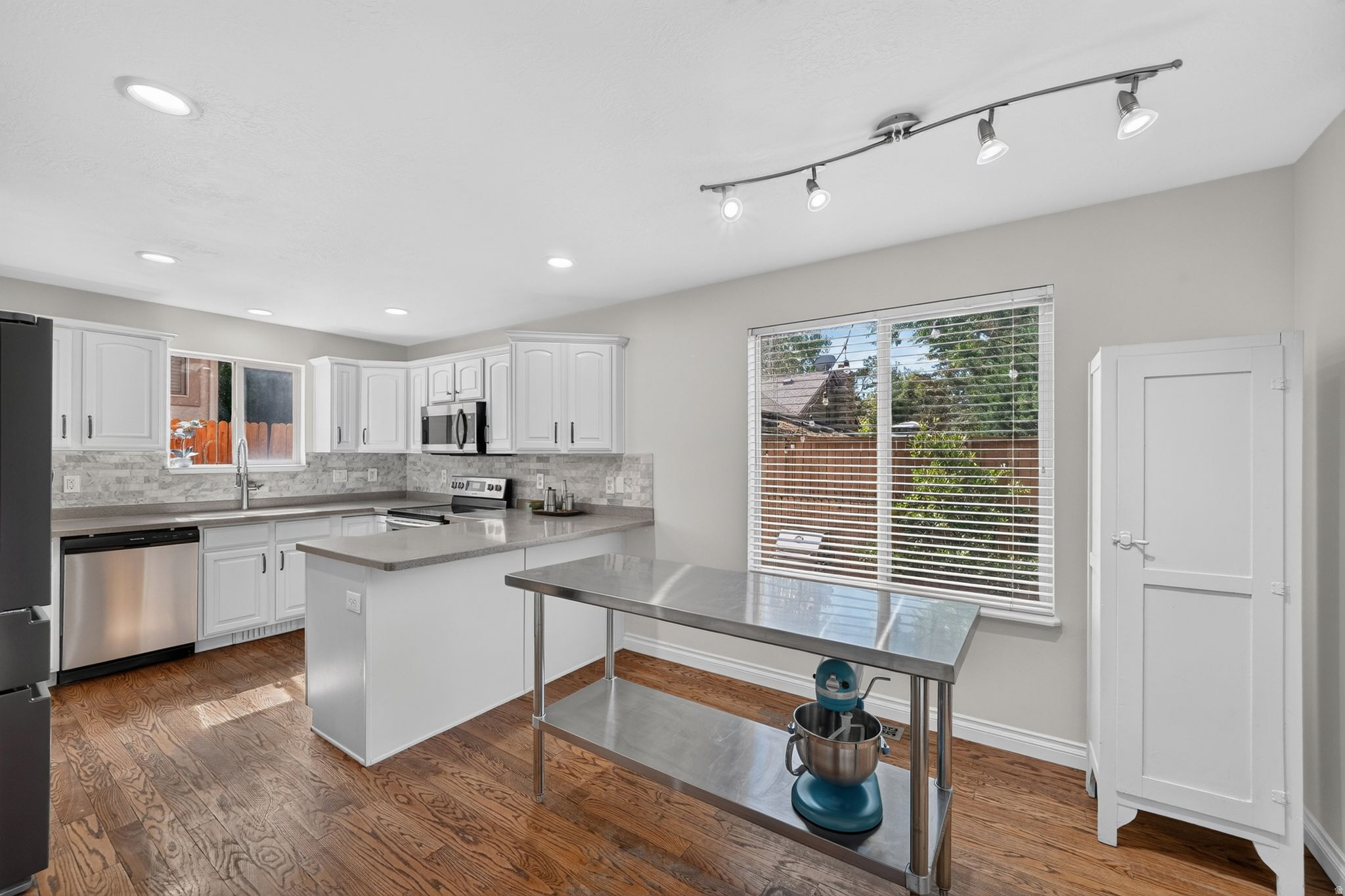 main property photo 9