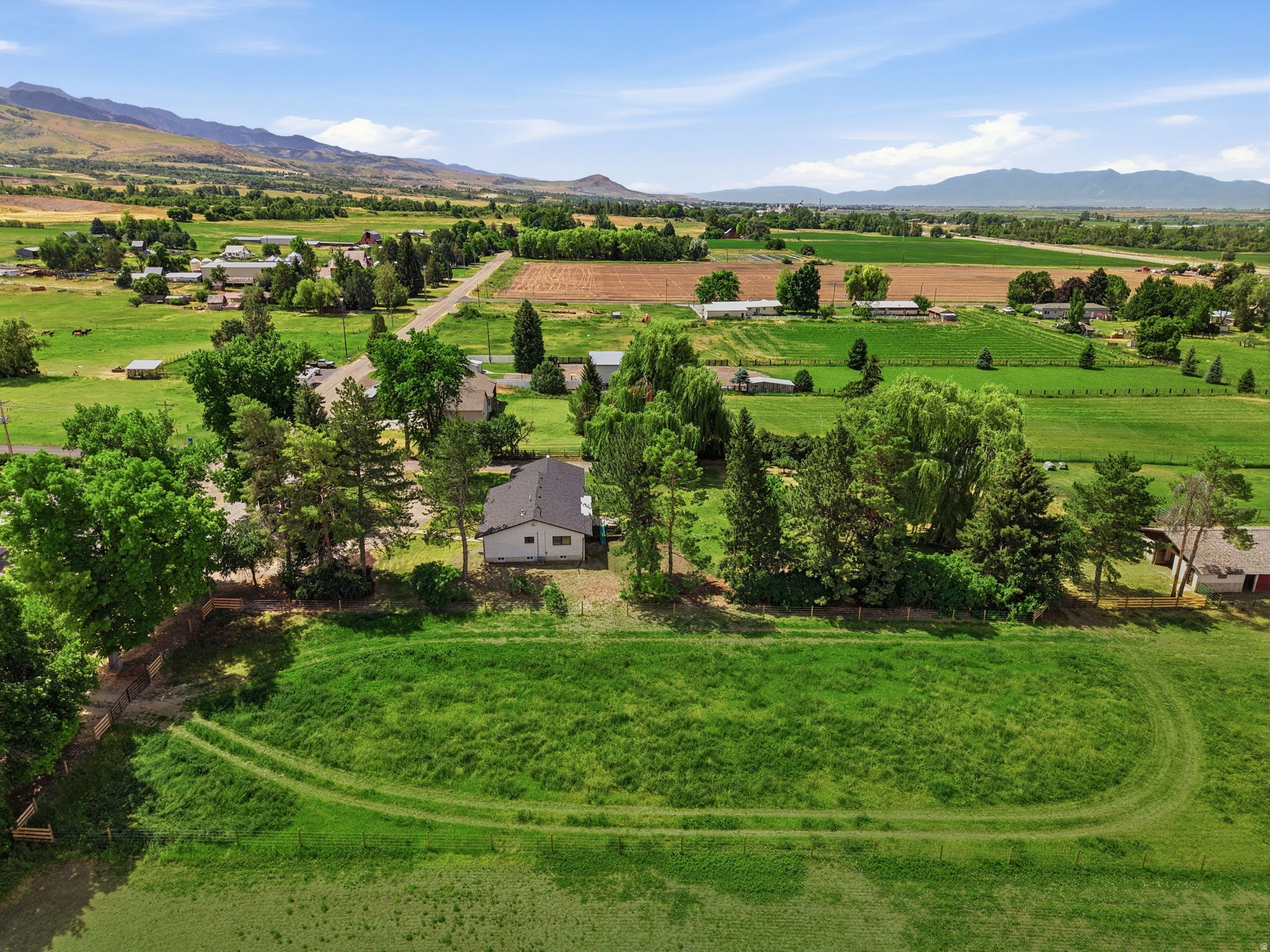 main property photo 9